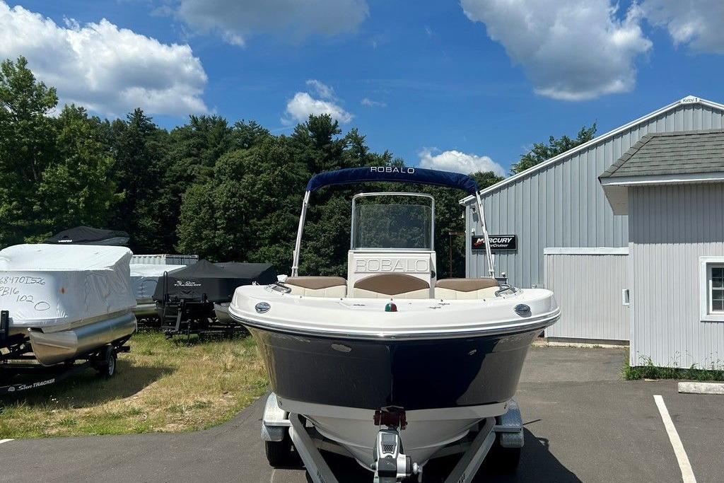 2017 Robalo R200ES boat on trailer, parked outdoors under a clear blue sky.
