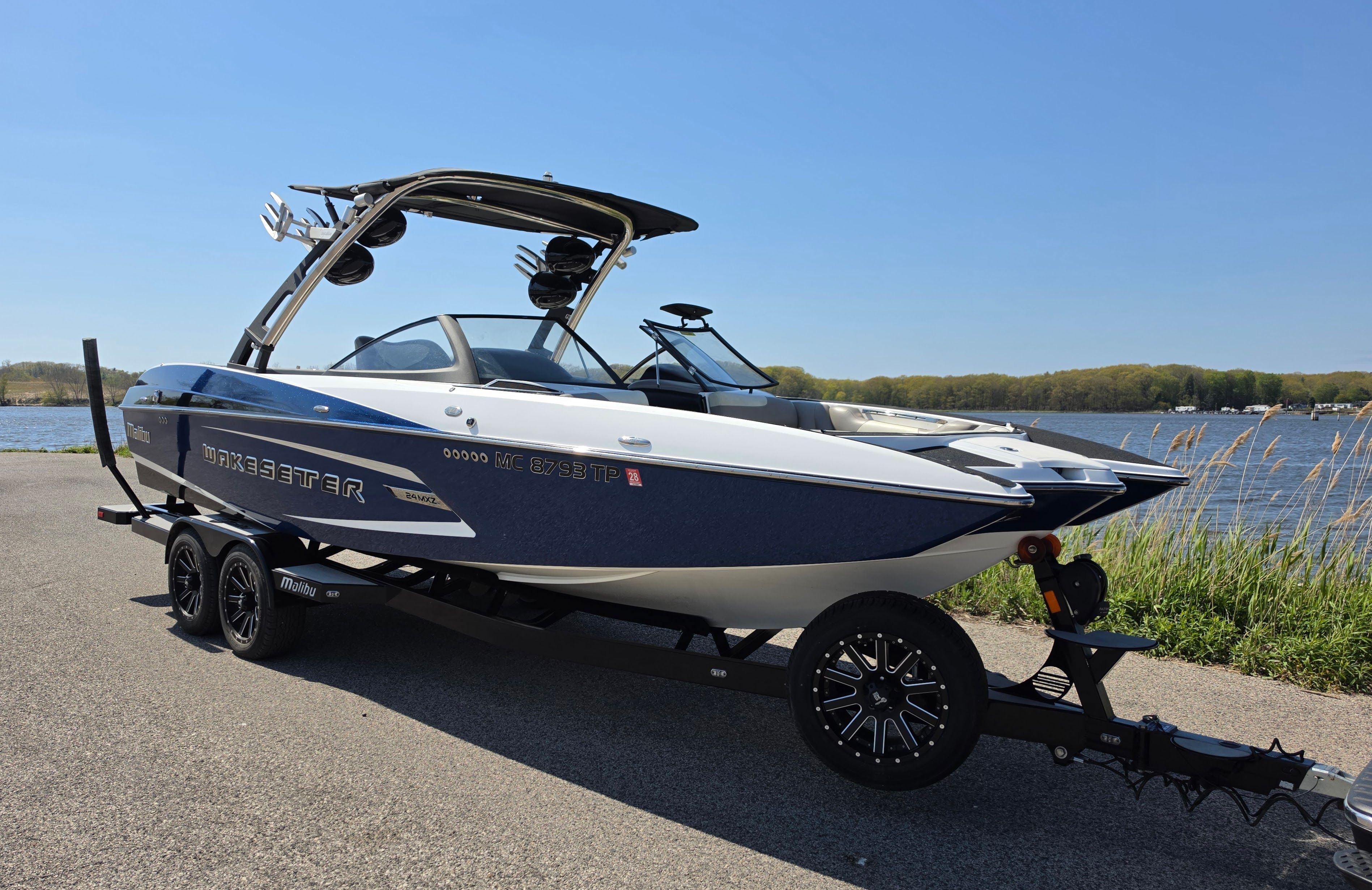 2014 Malibu Wakesetter 24 MXZ