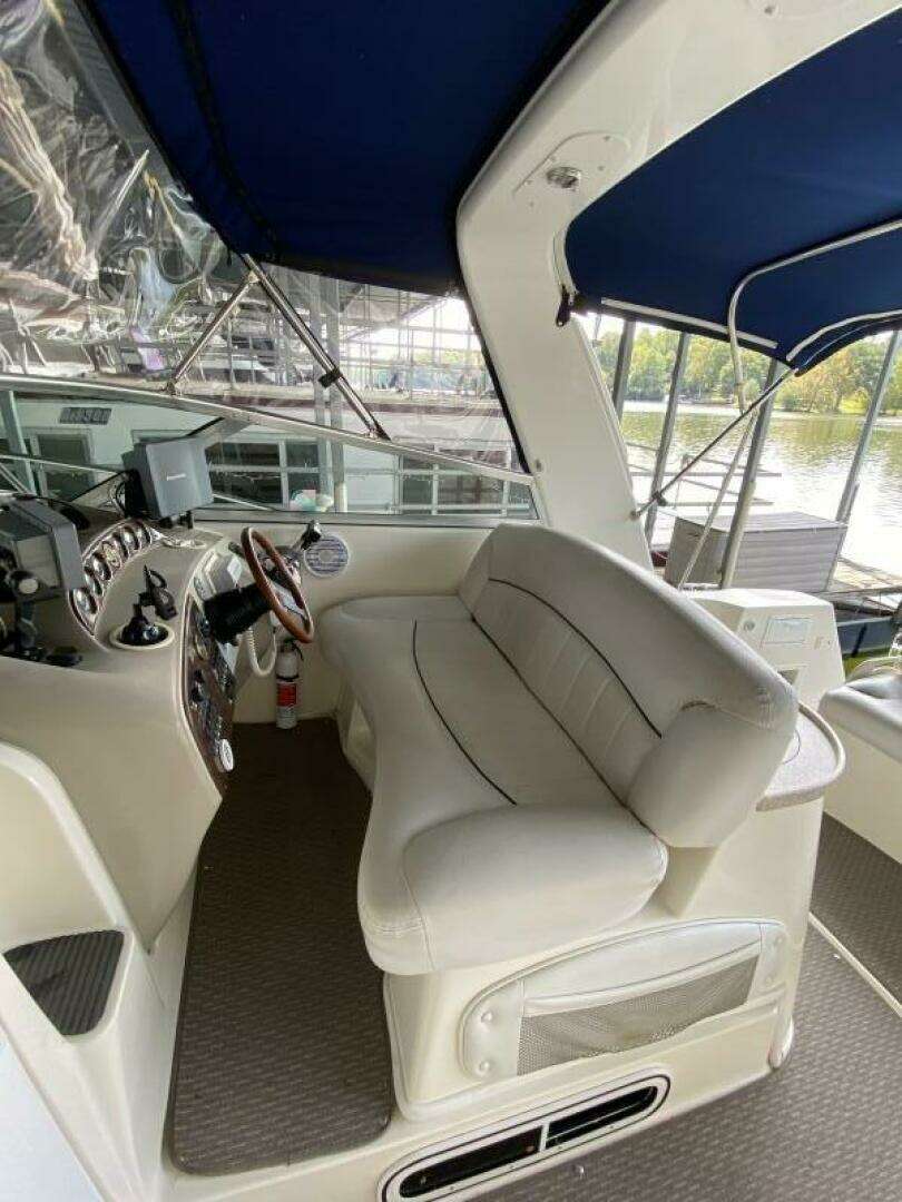 2000 Rinker — - Image 12