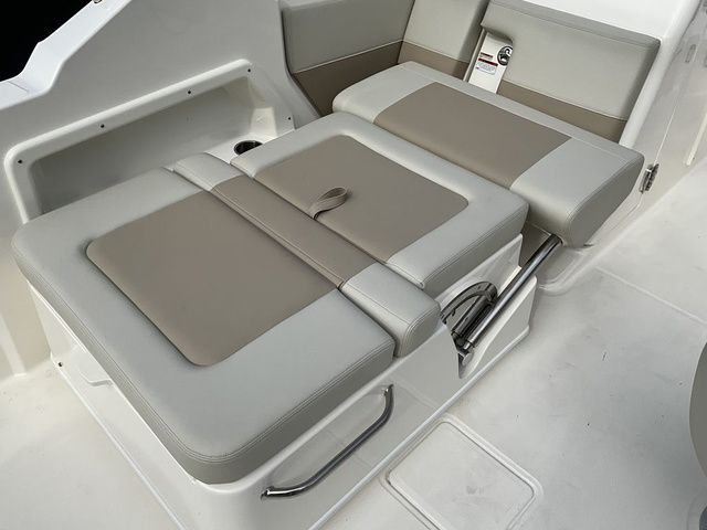 2024 Boston Whaler 210 Vantage - 13