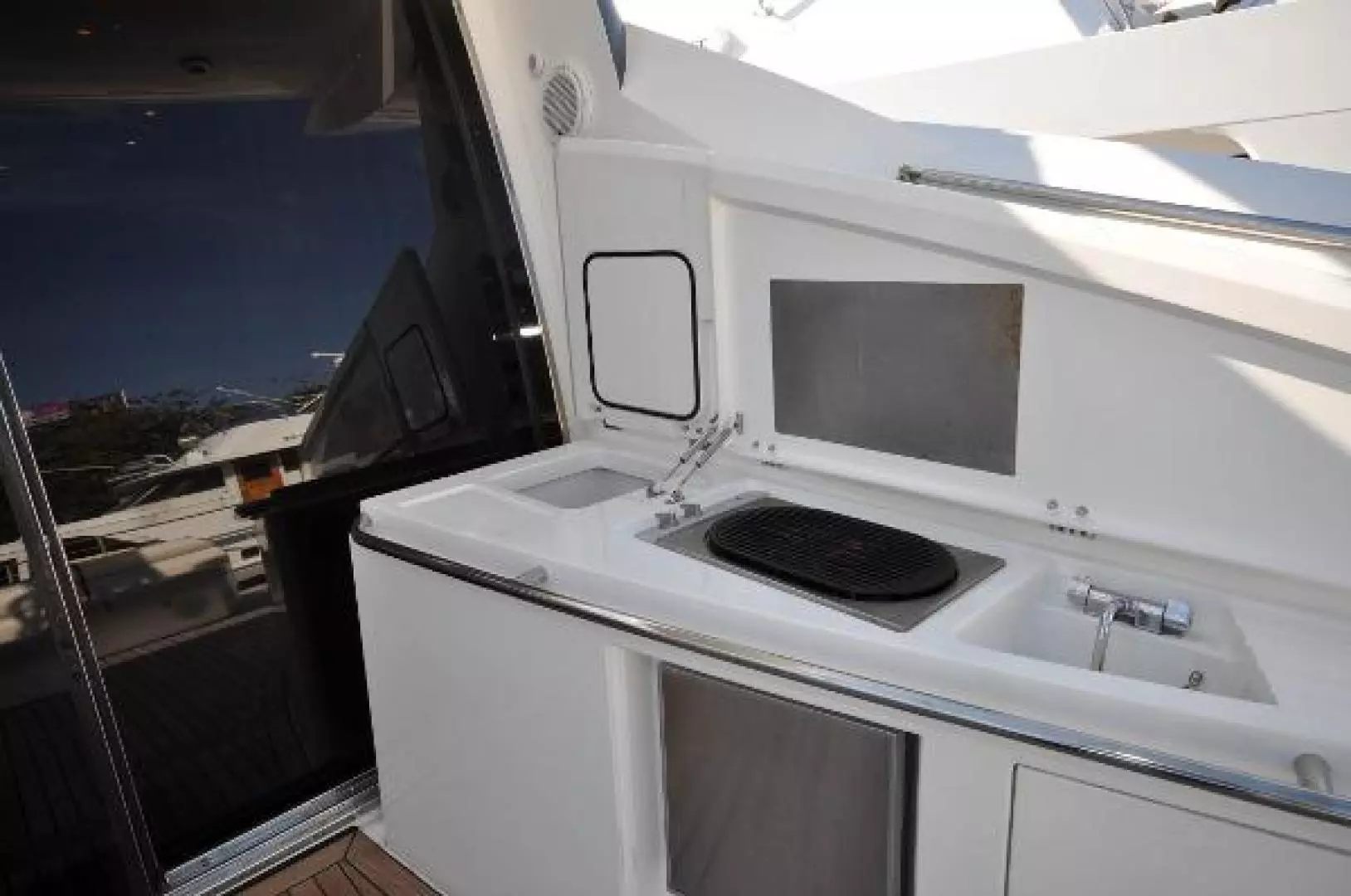 2006 Sunseeker Predator - Image 7