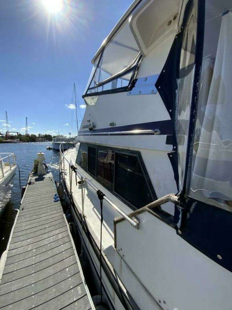 1987 President 41 Double Cabin Motor Yacht - Image 12