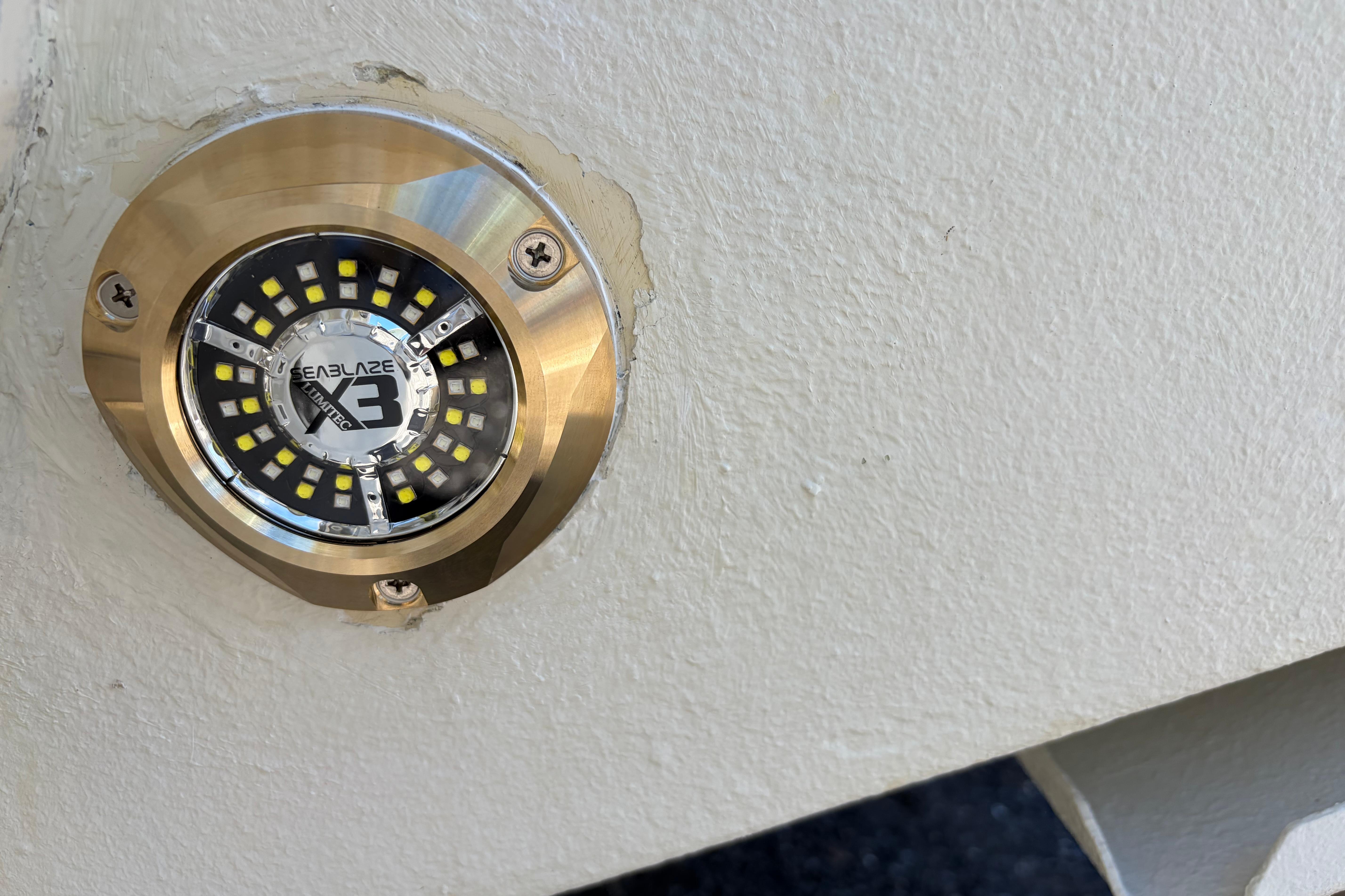 Underwater LED light on 2017 Chris-Craft Catalina 34 boat.