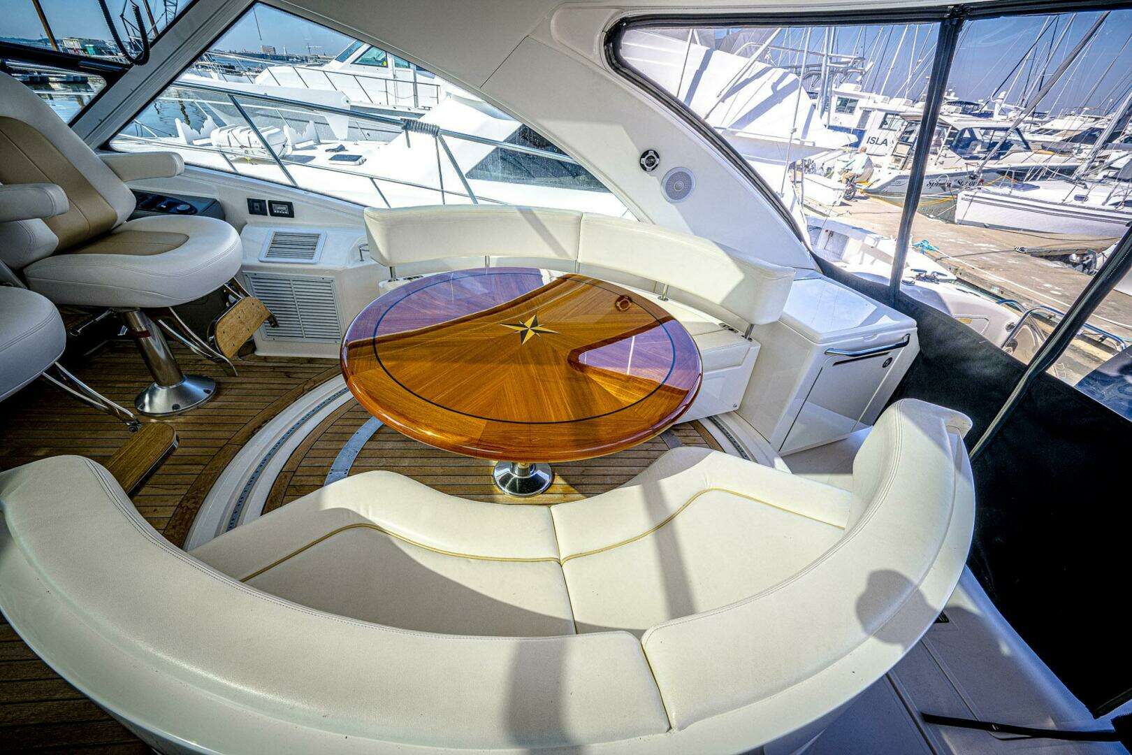 2011 Sea Ray 580 Sundancer - Image 7