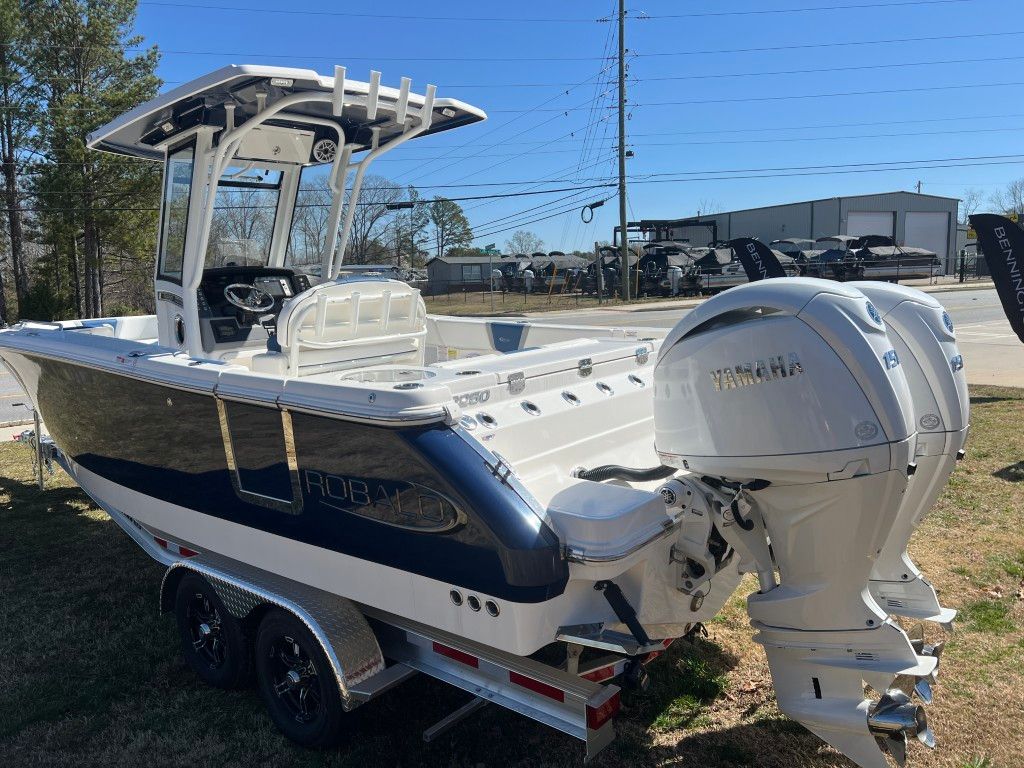 2025 Robalo 250 Center Console - 6