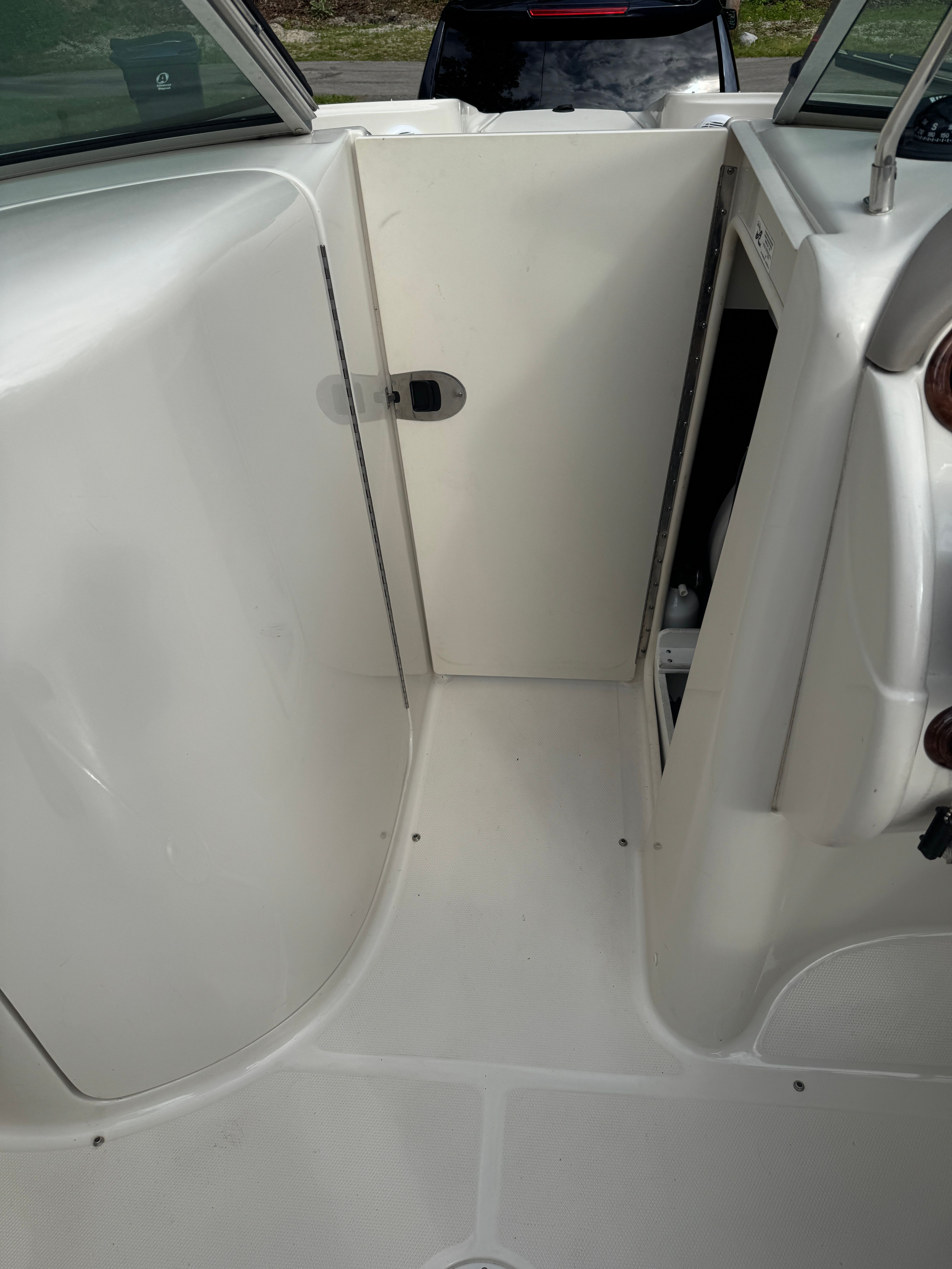 2002 Sea Ray 220 Sundeck - 46
