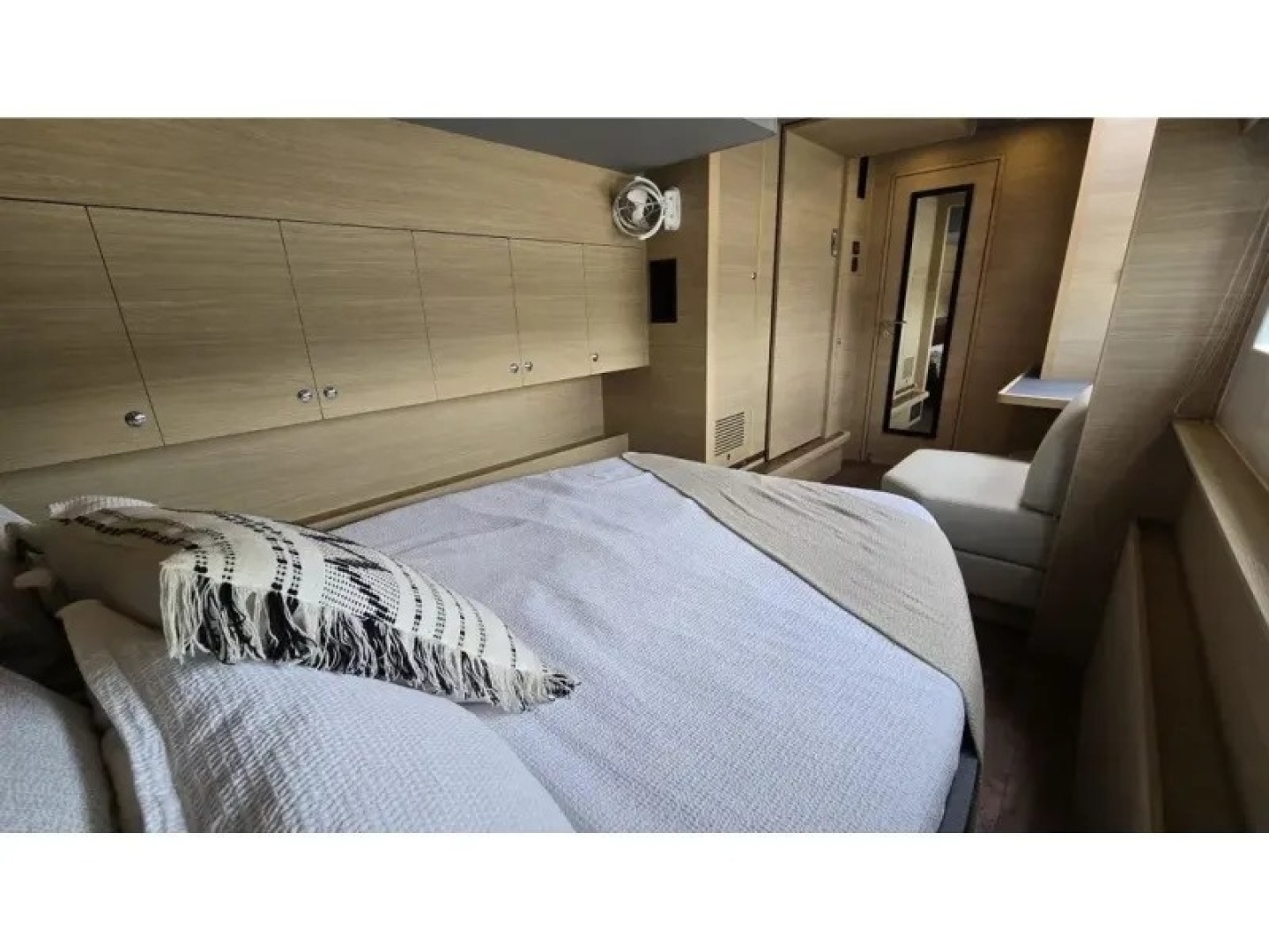 2025 Aquila 54 YACHT - Image 43