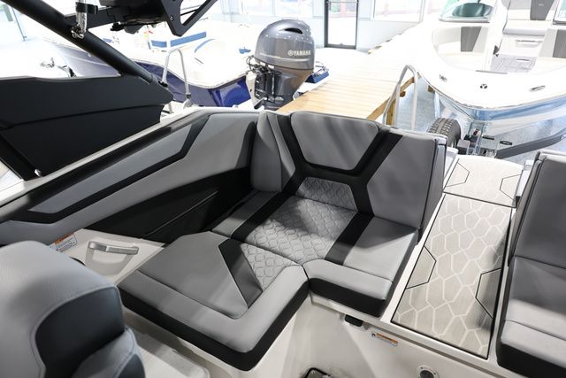 2026 Yamaha Boats 222 XE BOTH COLORS AVAILABLE - 10