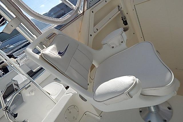 White captain's chair on 2003 World Cat 270 EC boat, featuring sleek design and comfortable seating.