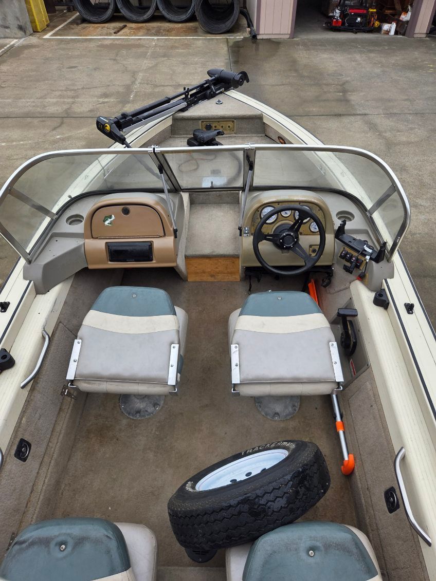 2002 Bass Tracker Pro Deep V-16 Combo - 4