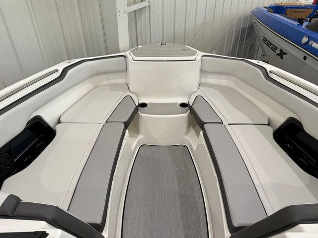2025 Yamaha Boats AR250 - 28