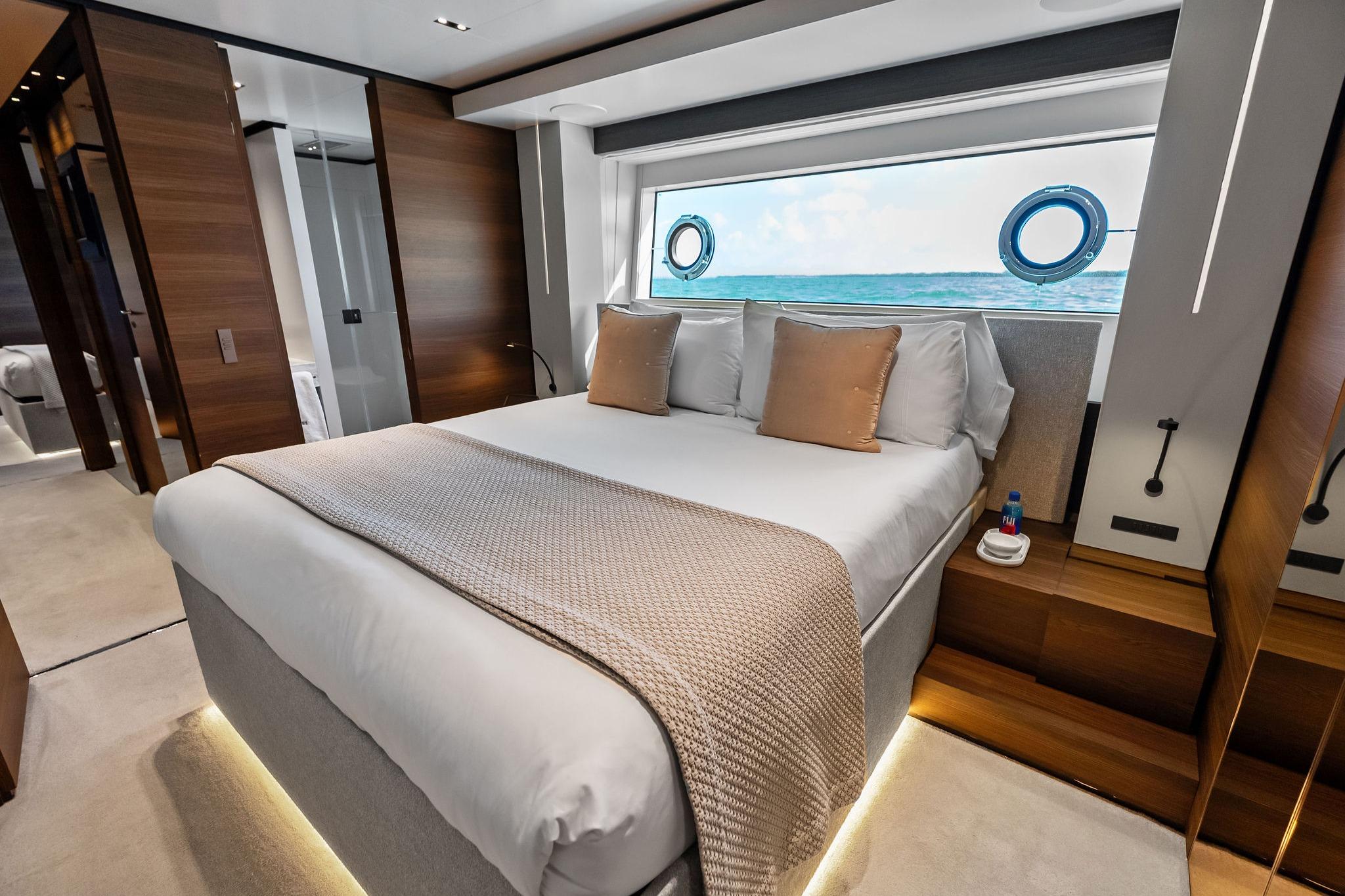 2023 Custom Line Navetta 33 - 101