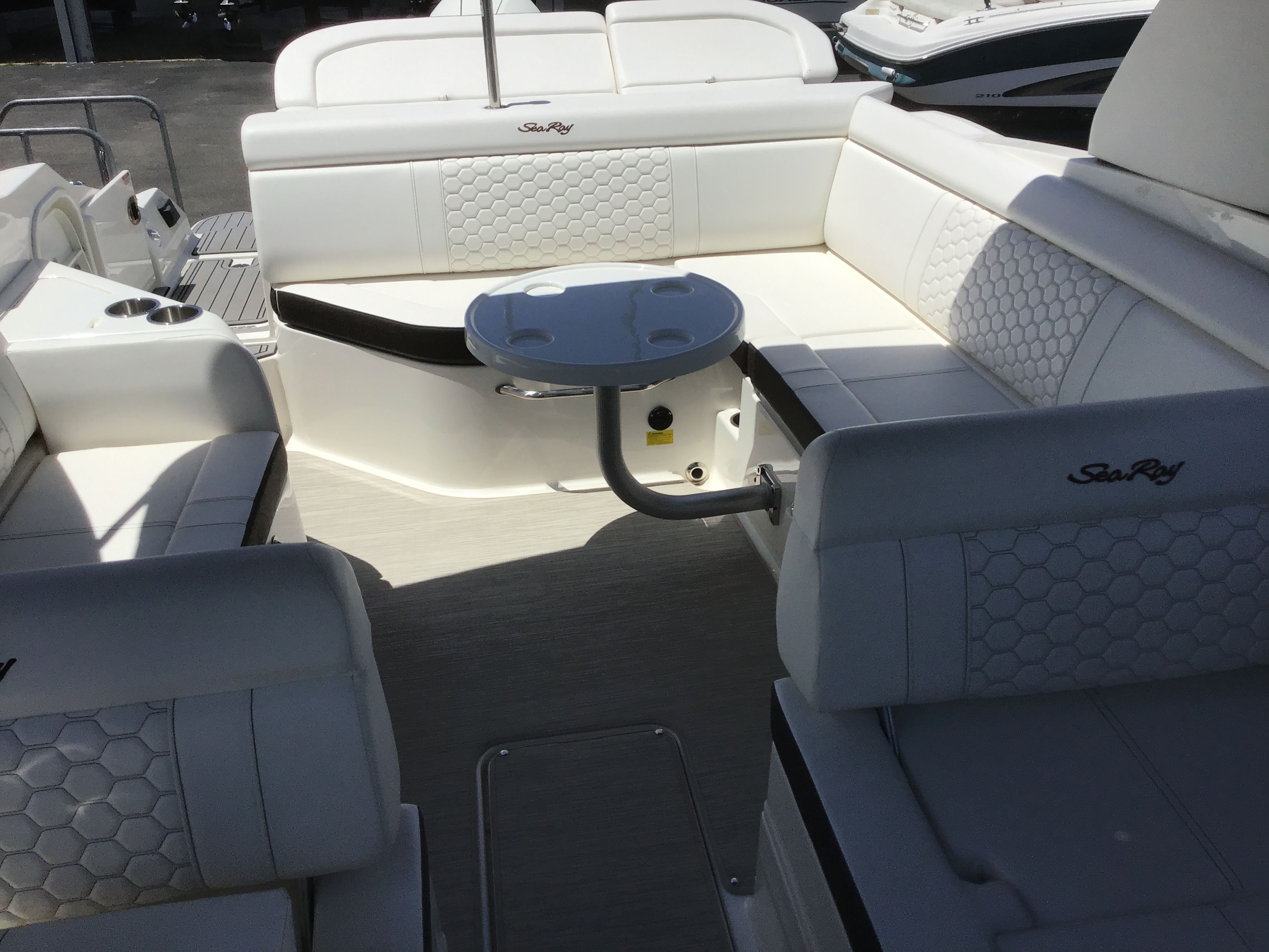 2019 Sea Ray SDX 270 Outboard - 5