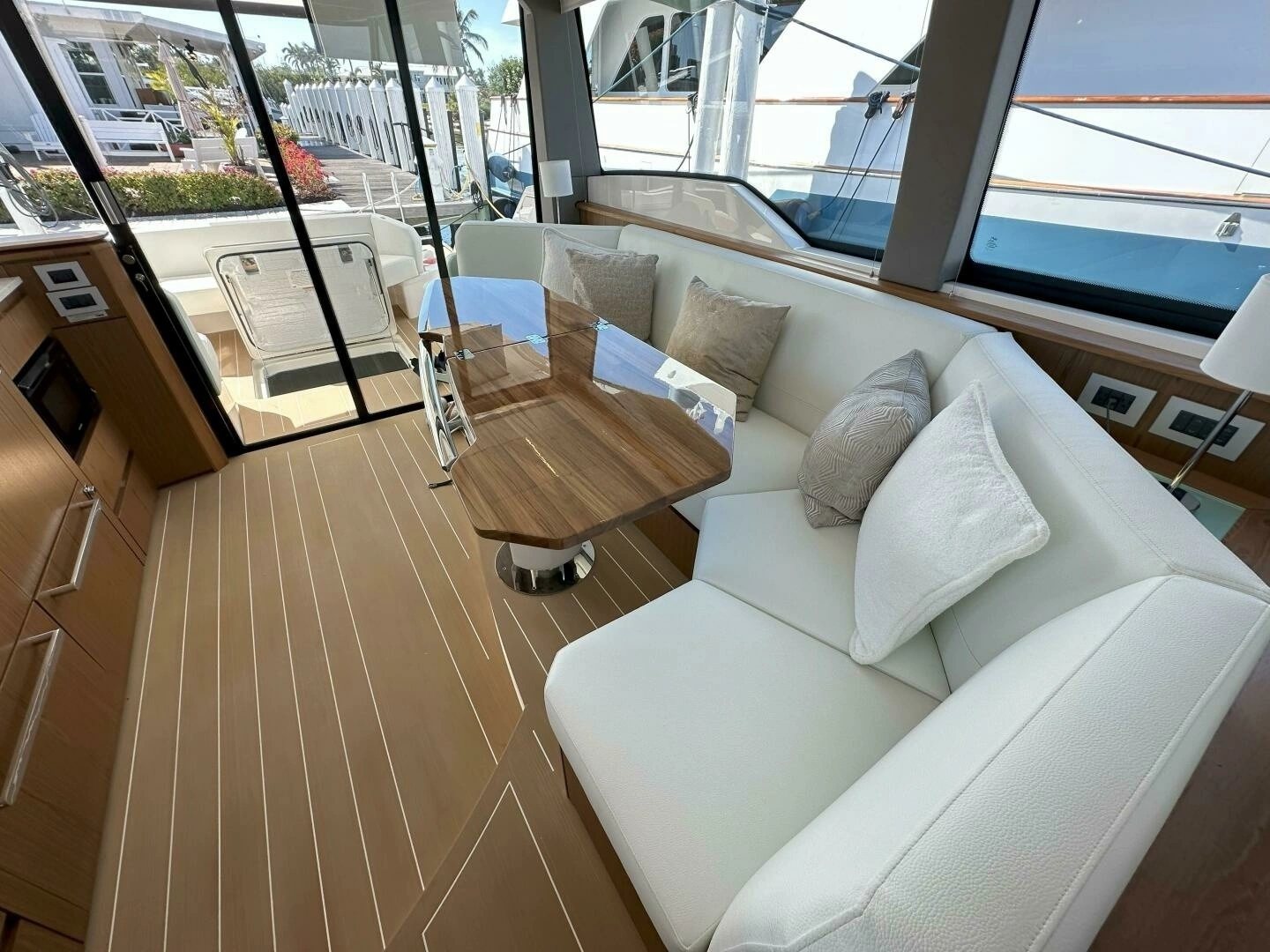 2025 Tiara Yachts EX 60 - Image 14