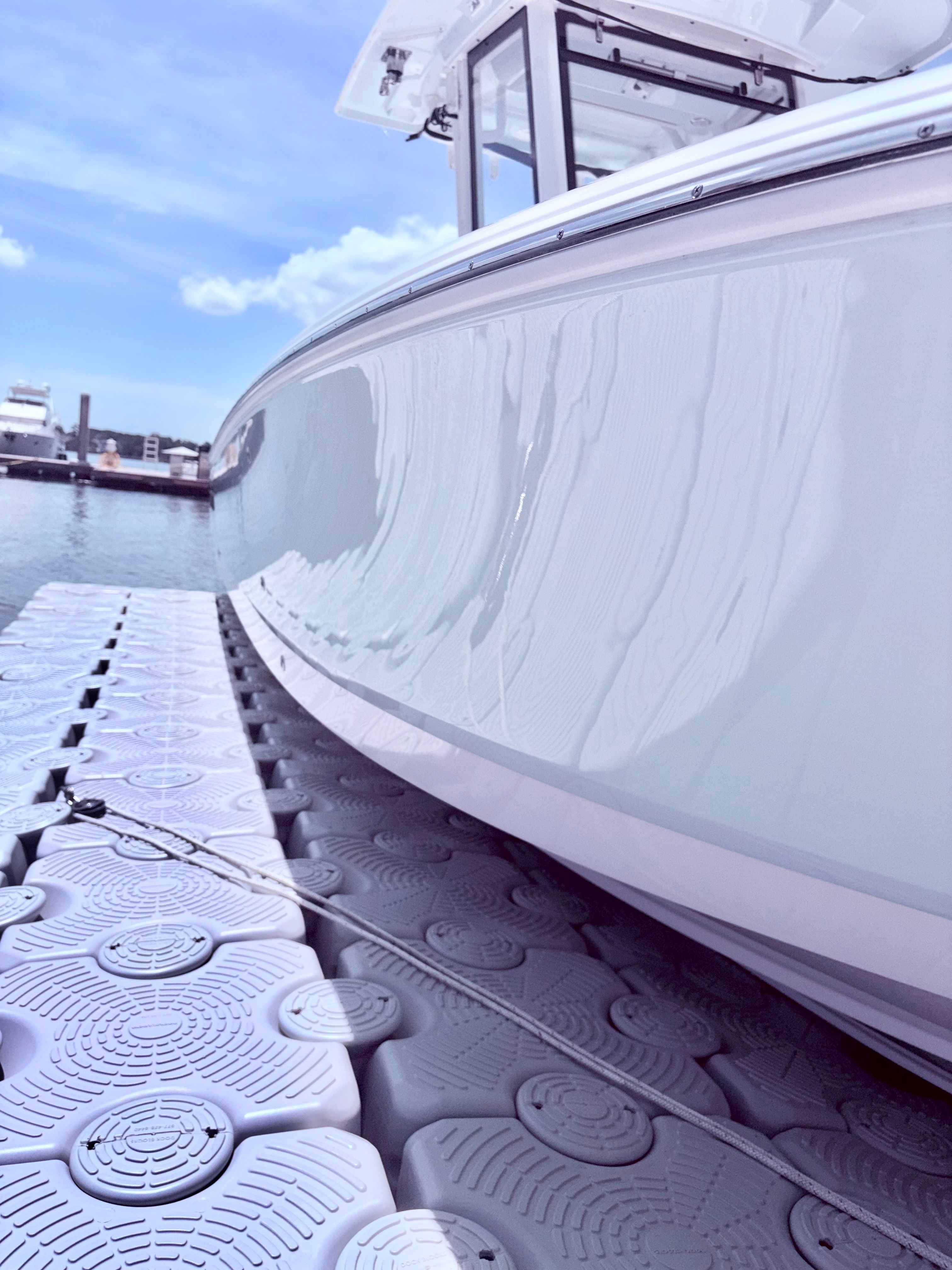 Robalo 266 Cayman 2025 on floating dock in harbor.