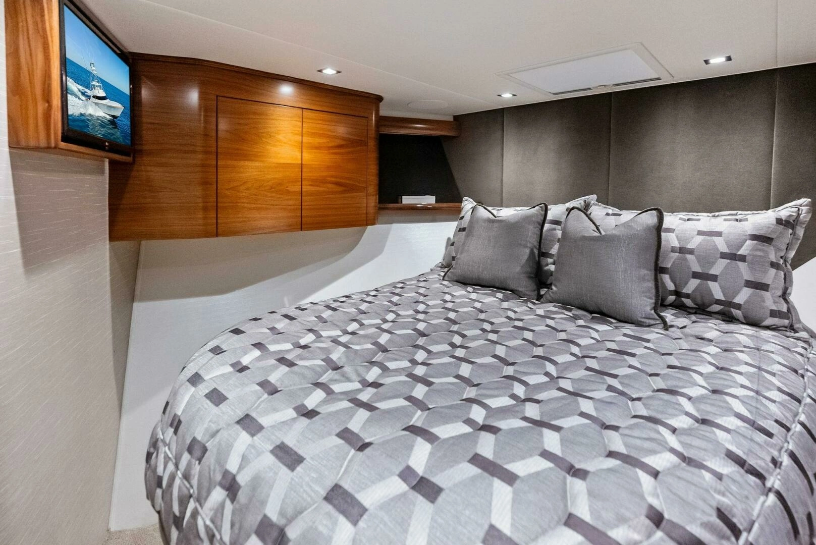 2023 Viking 64 Convertible - Image 32