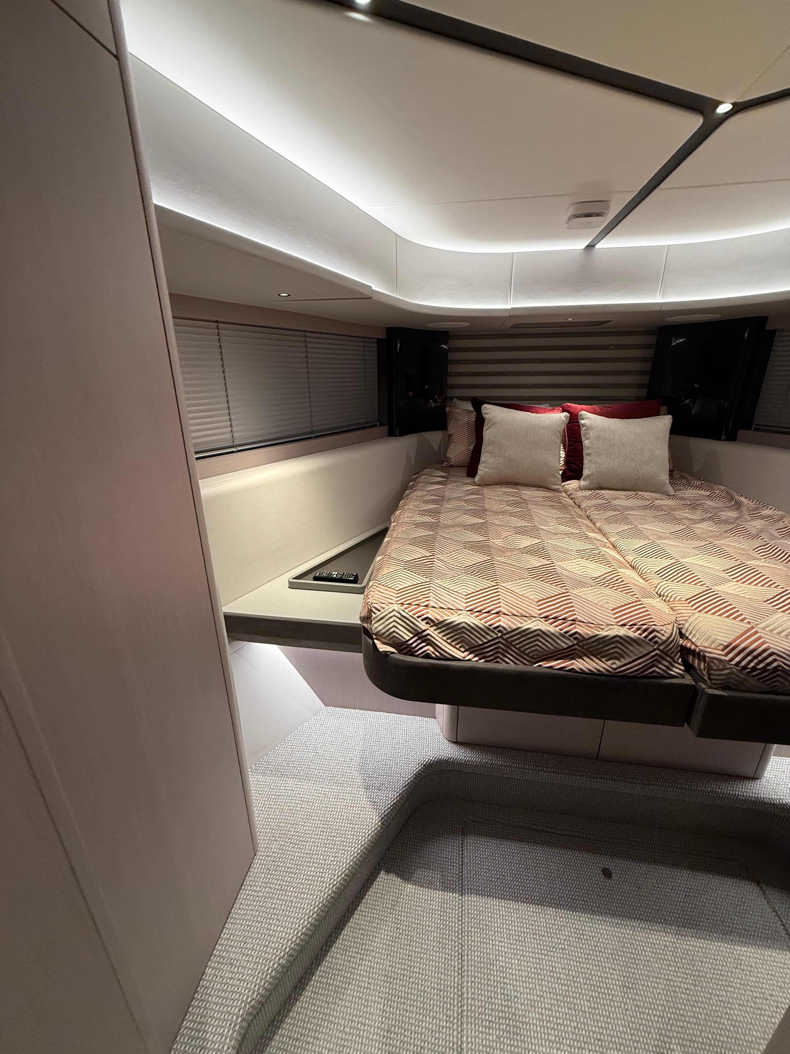 2025 Sunseeker Predator 55 - 16