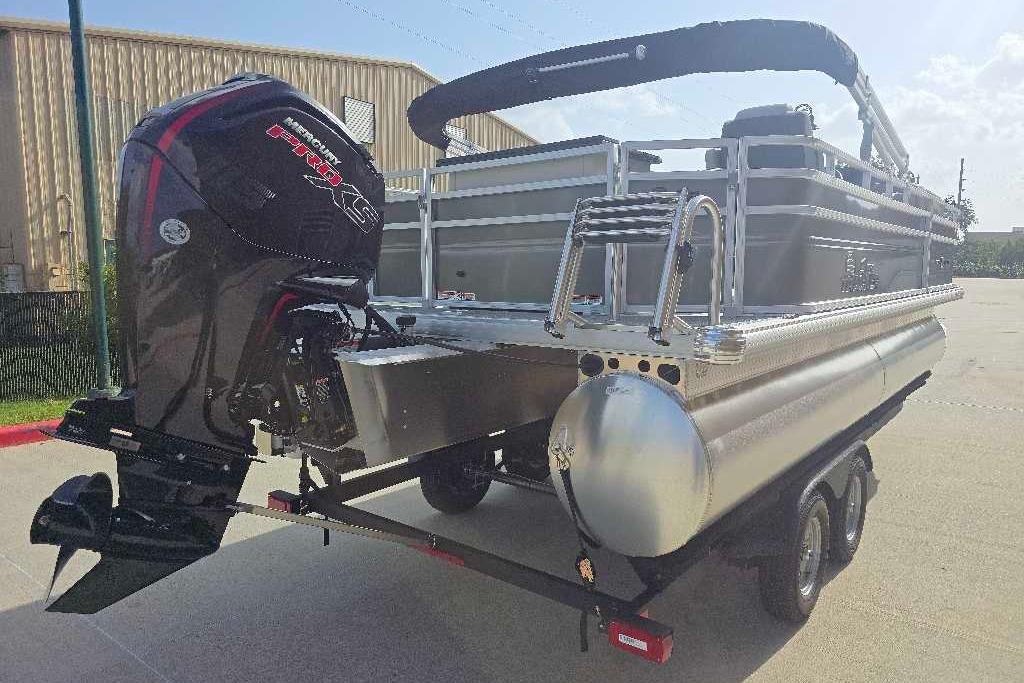 2026 Sun Tracker Fishin' Barge 20 DLX pontoon boat with Mercury Pro XS engine.