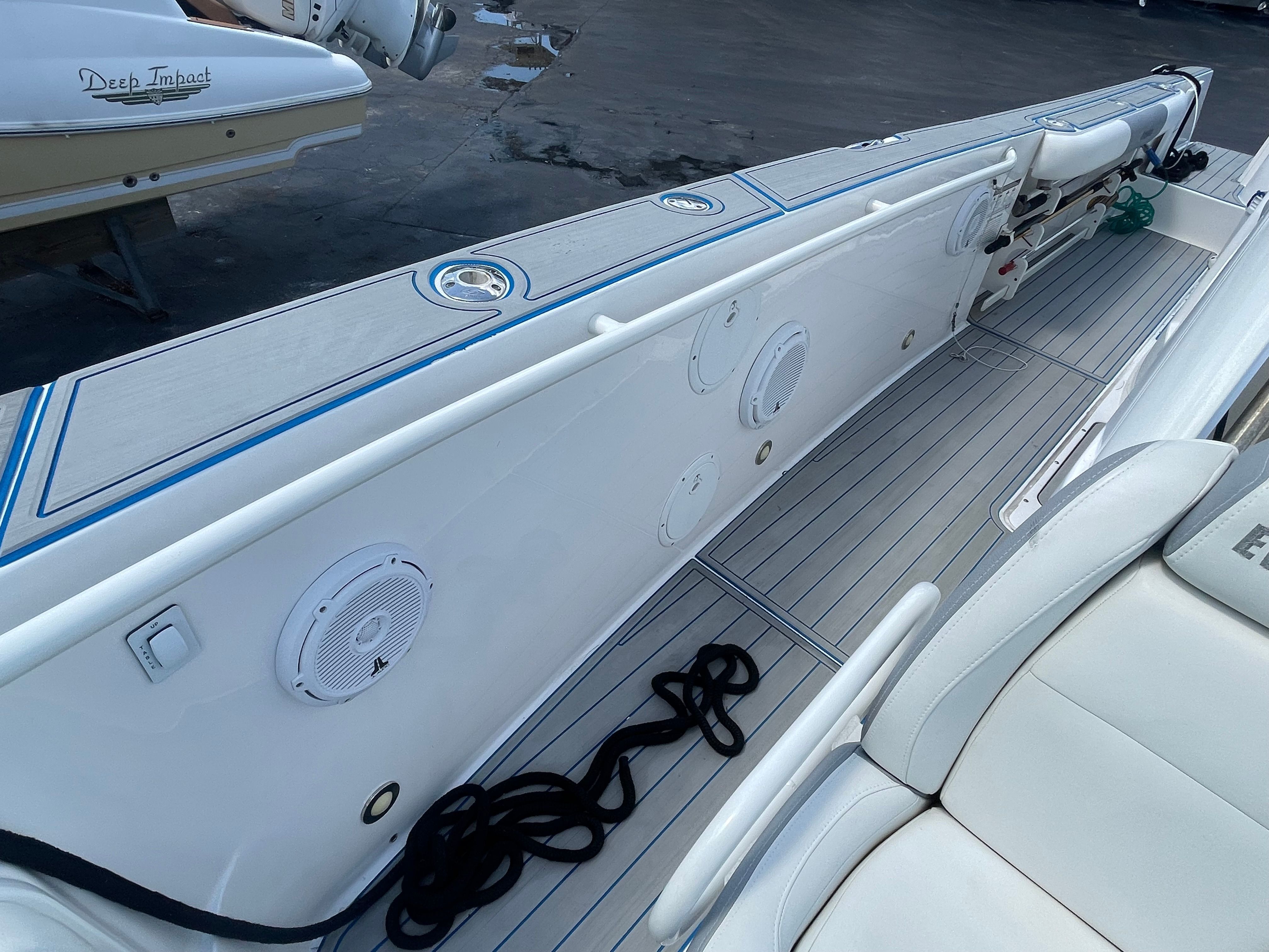 2017 Everglades 325 Center Console - 15