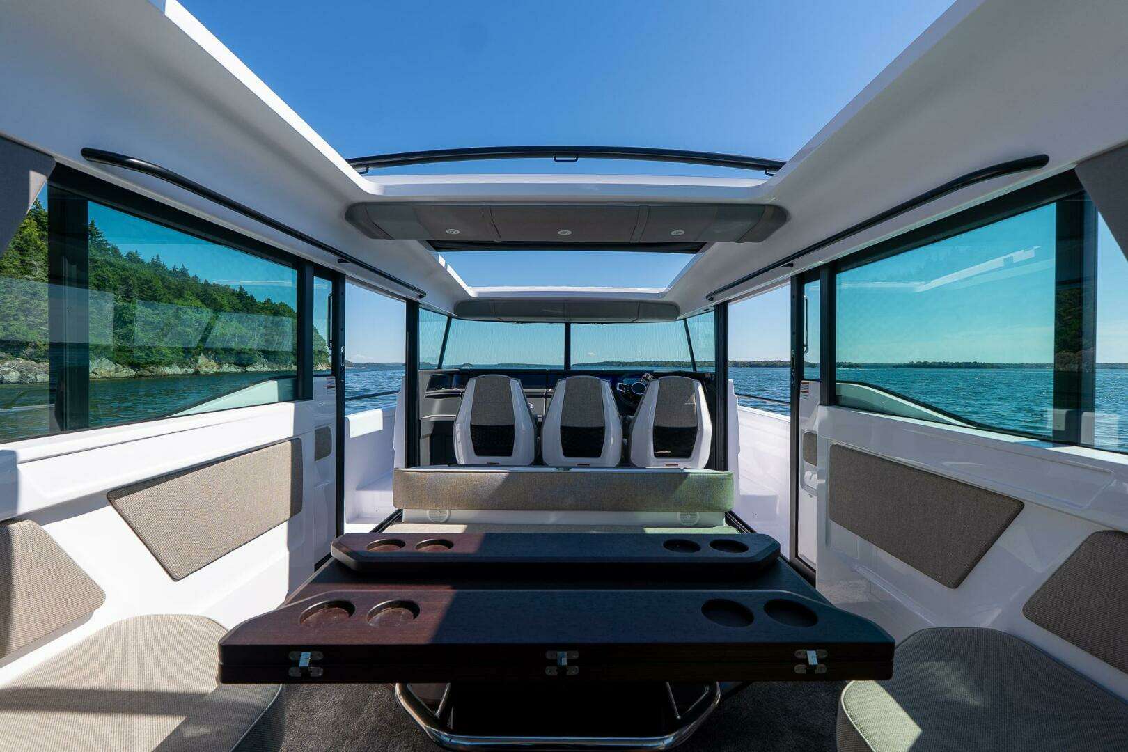 2025 Axopar Cross Cabin - Image 49