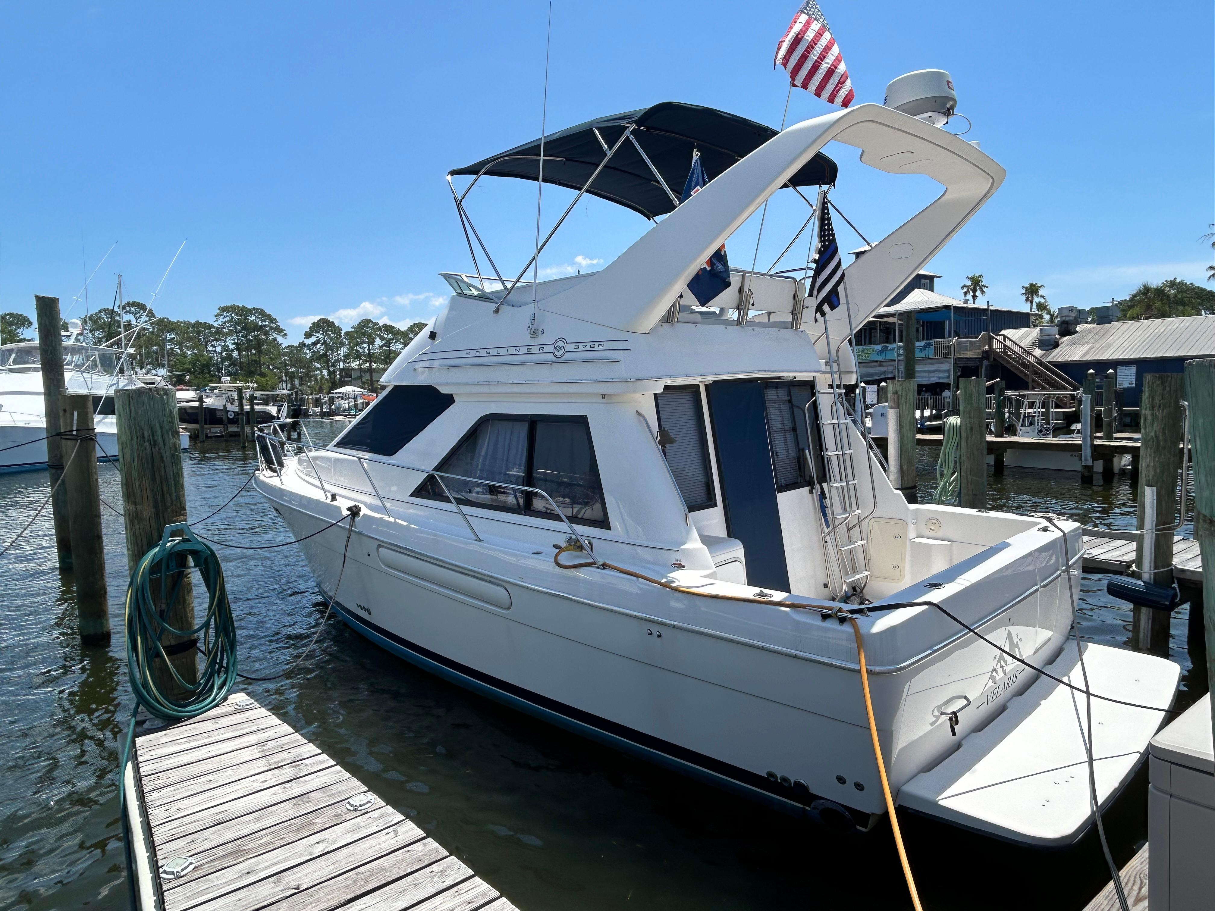 1997 Bayliner 3788 Command Bridge Motoryacht