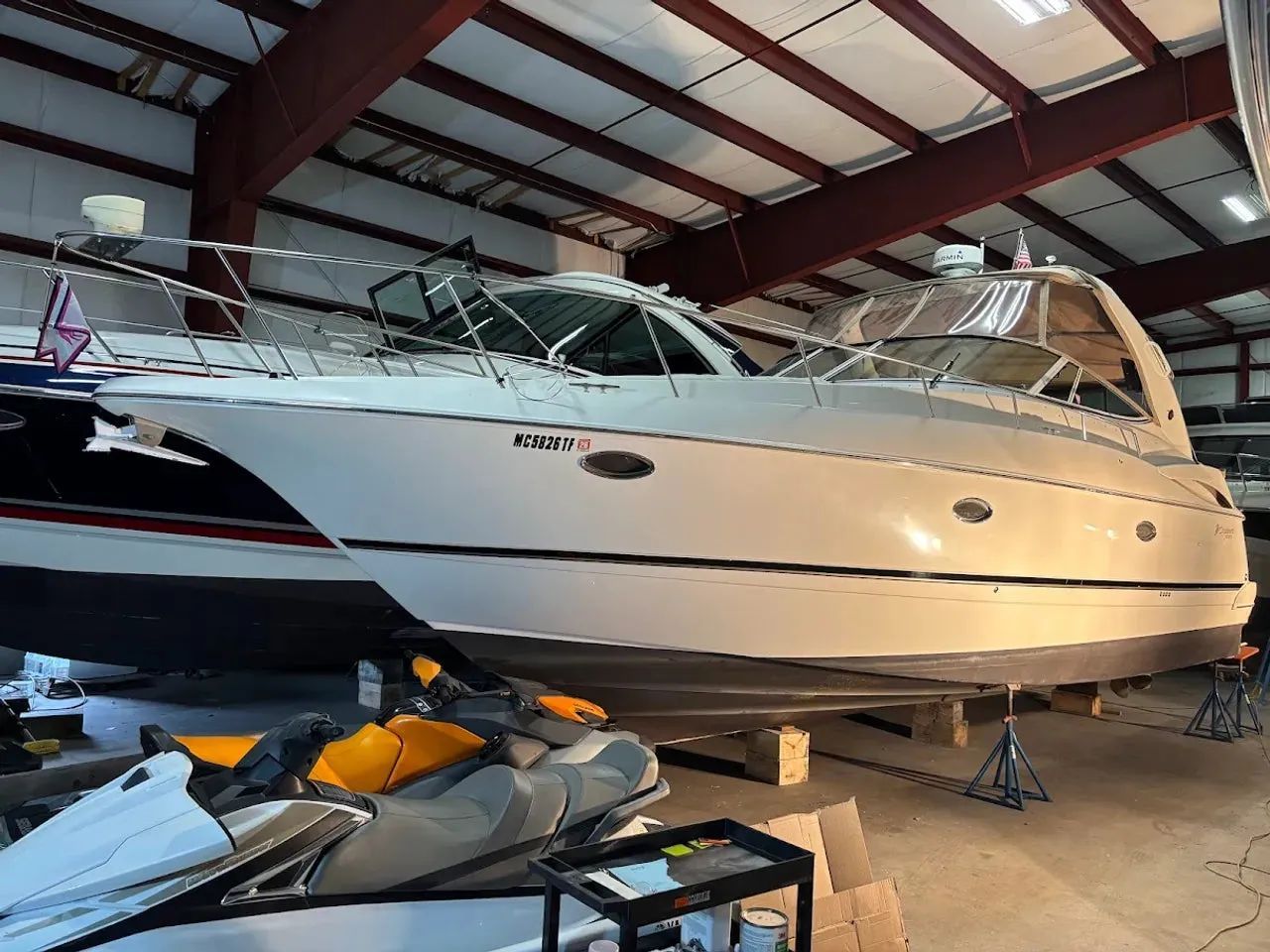 2004 Cruisers Yachts 370 Express