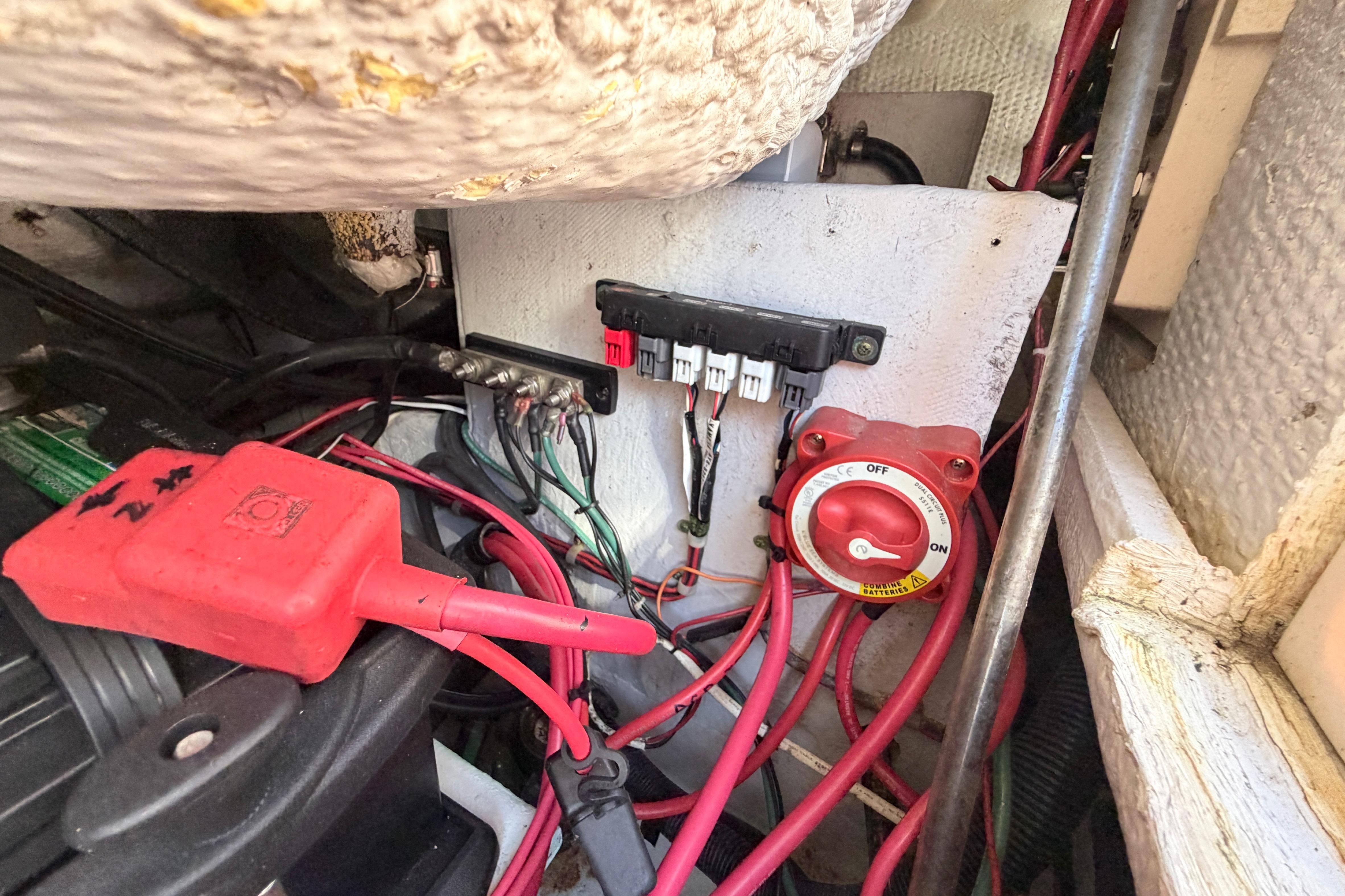 Electrical wiring and components inside a 2006 Grady-White Sailfish 282 boat.