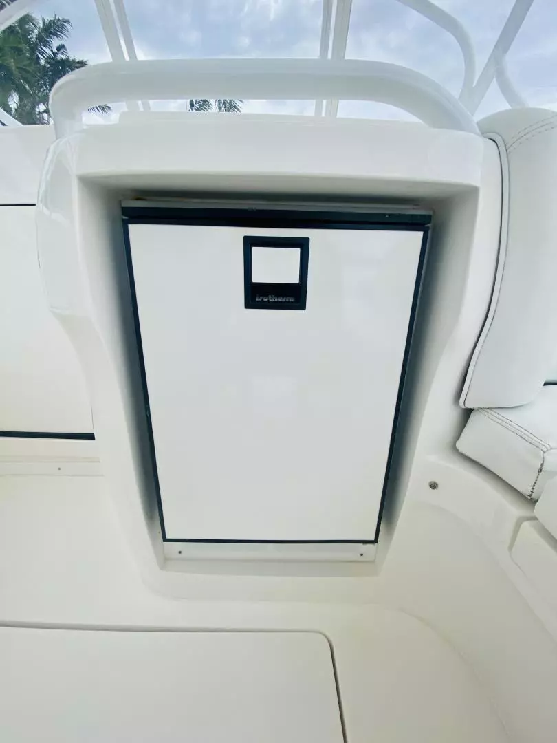 2008 Intrepid 390 Sport Yacht - Image 40