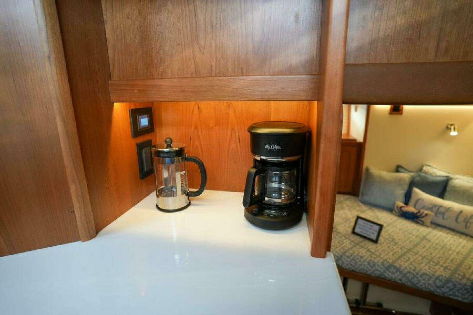 2027 Sabre 51 Salon Express - Image 24