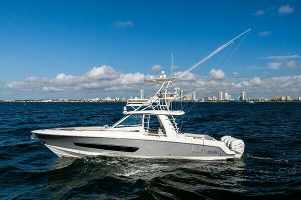 2021 Boston Whaler 420 Outrage