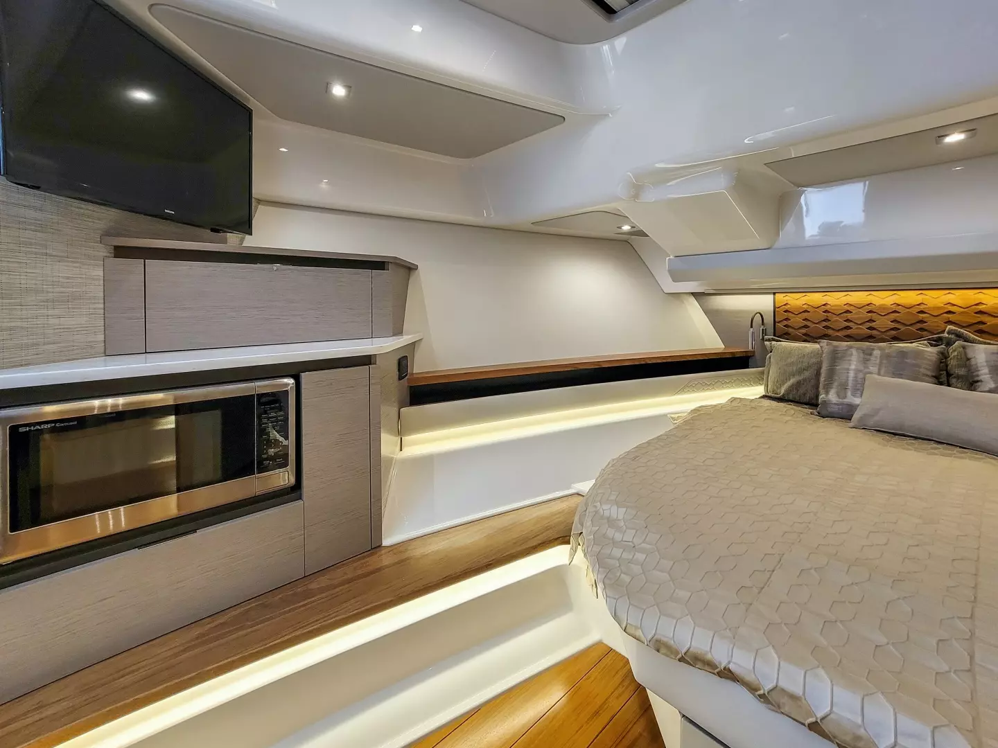 2022 Tiara Yachts — - Image 24