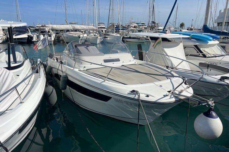 2018 Jeanneau Cap Camarat 9.0 WA
