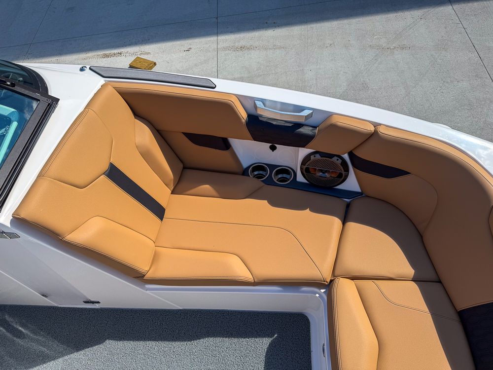 2022 MasterCraft XT24 - 34