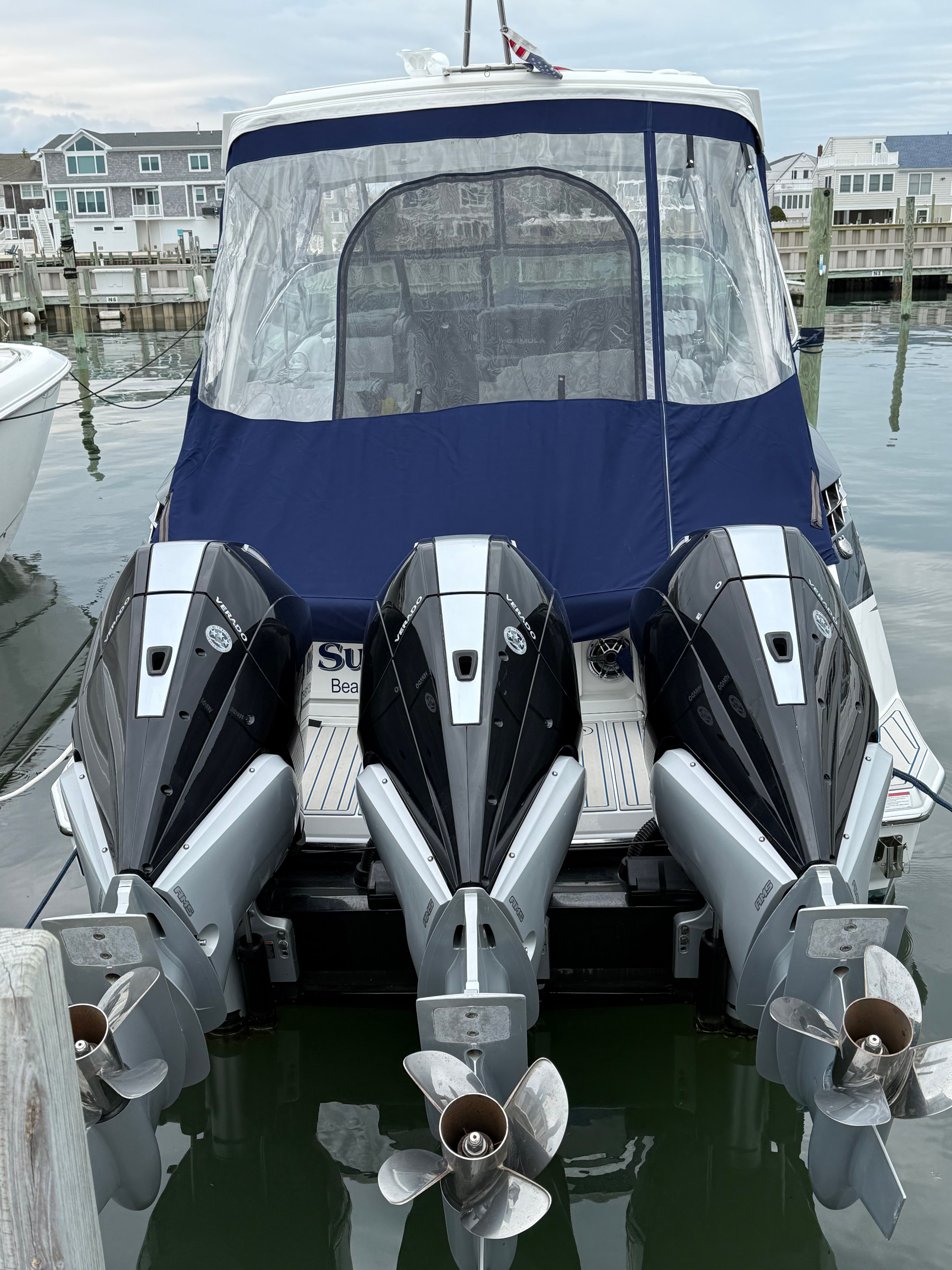 2024 Formula 330 Crossover Bowrider OB - 17