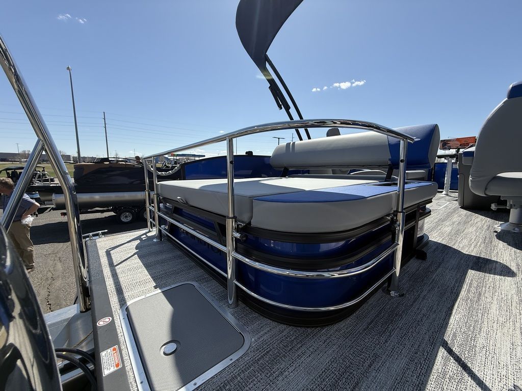 2025 Bennington 22 S SWINGBACK - 11