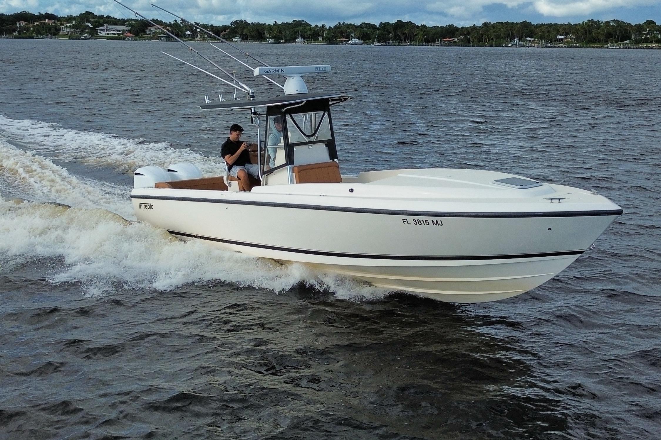 2004 Intrepid 322 Cuddy