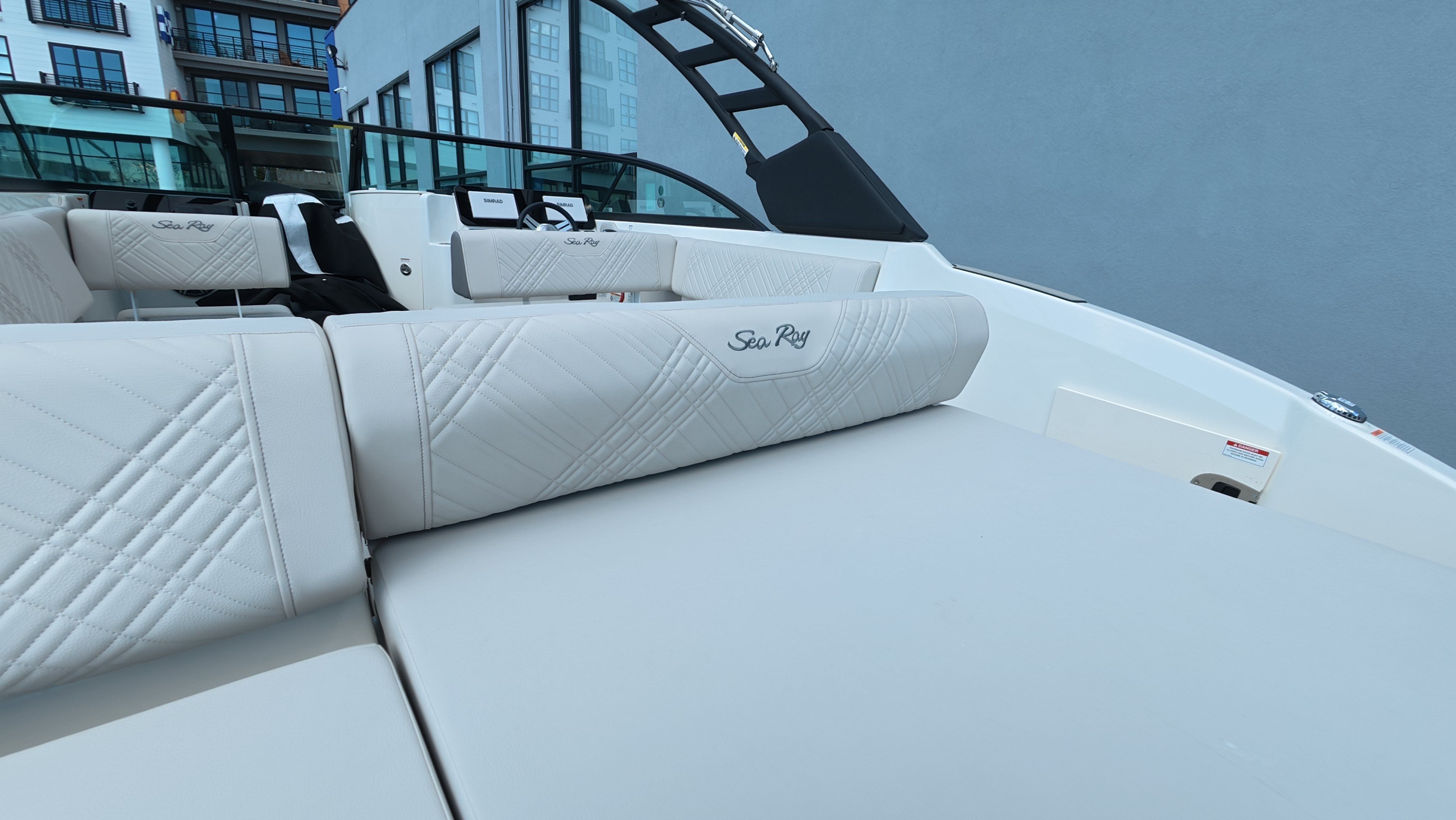 2026 Sea Ray SDX 270 Outboard - 10