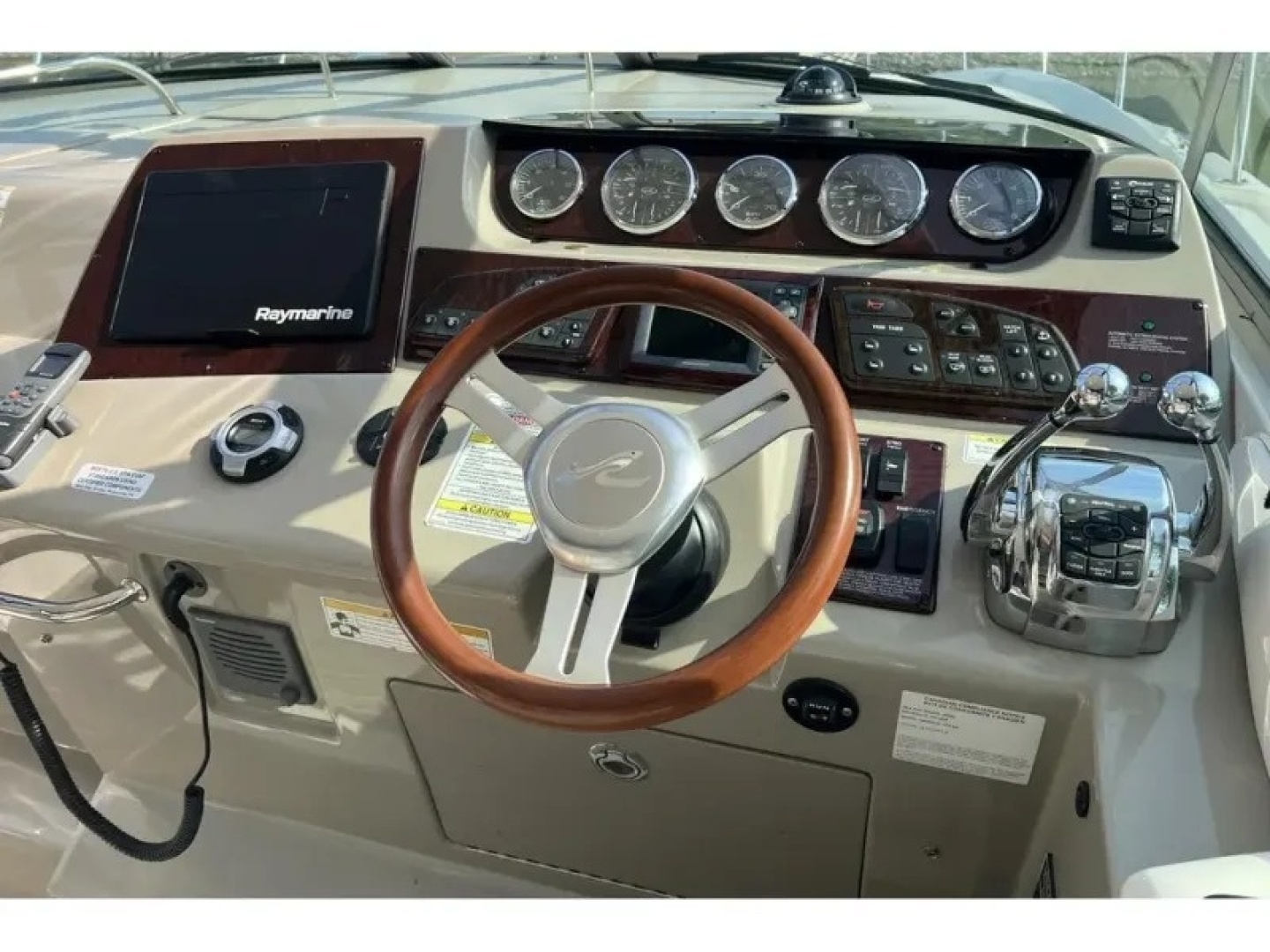 2012 Sea Ray 370 SUNDANCER - Image 12