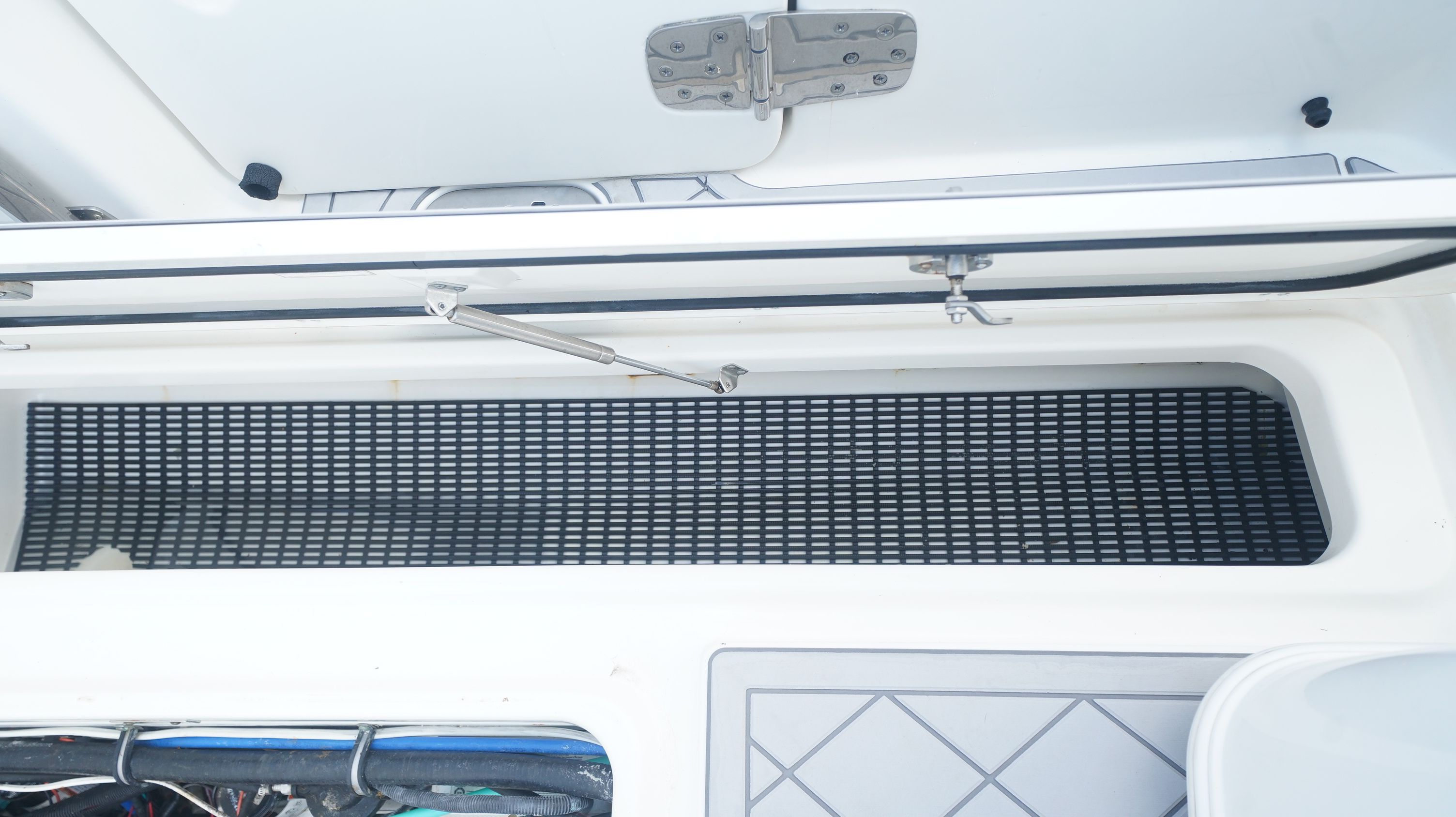 2013 Boston Whaler 350 Outrage - 79