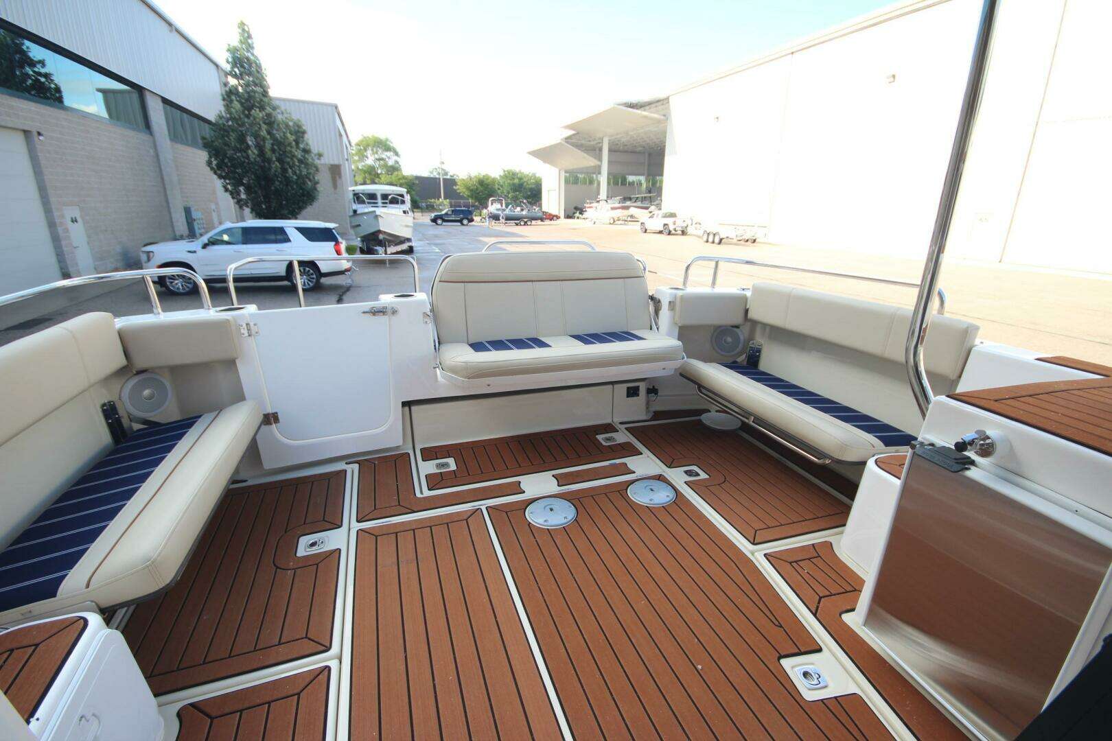 2025 Ranger Tugs R-29 Command Bridge Luxury Edition - Image 16