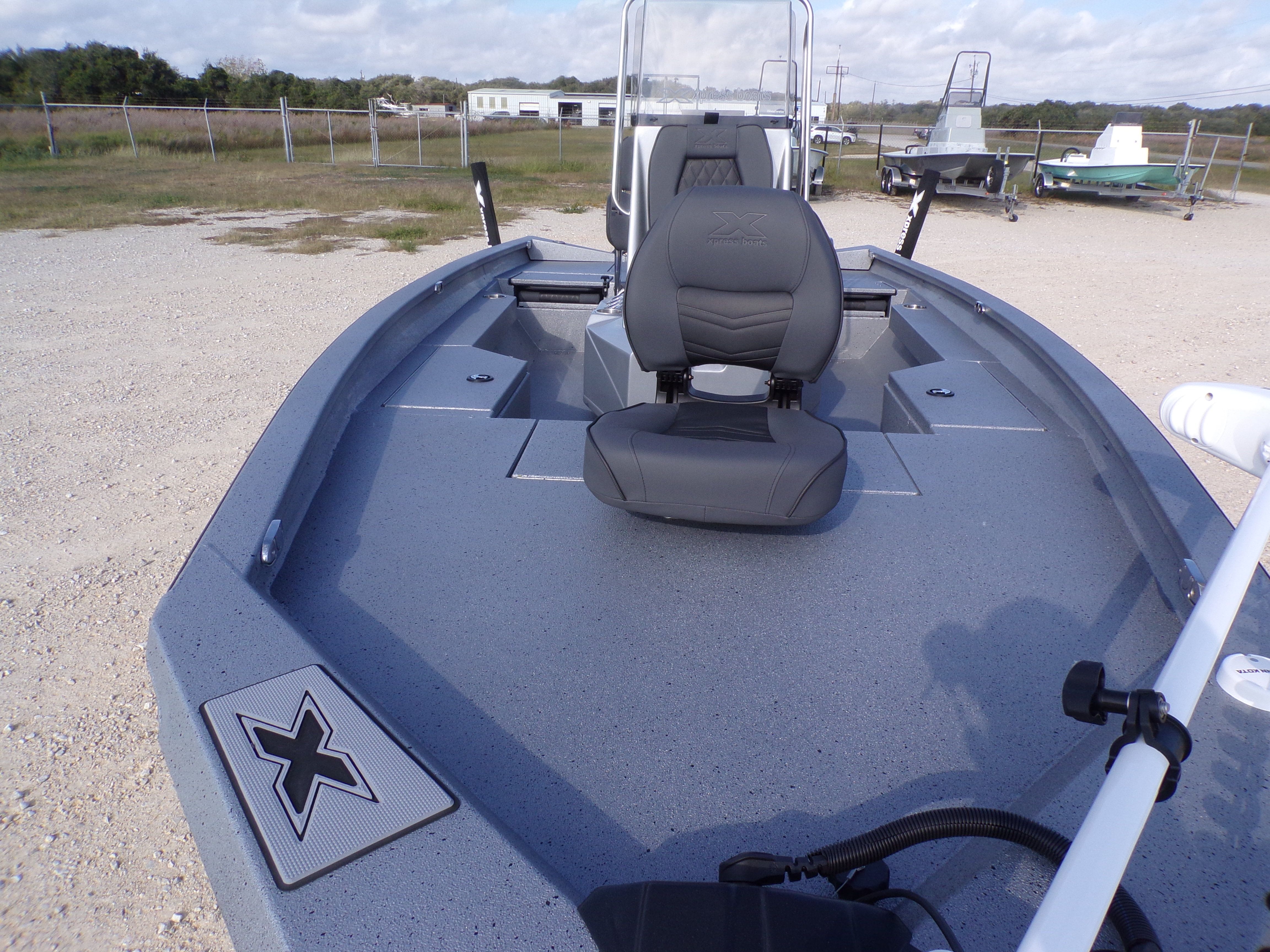 2026 Xpress H20B Bay - 12