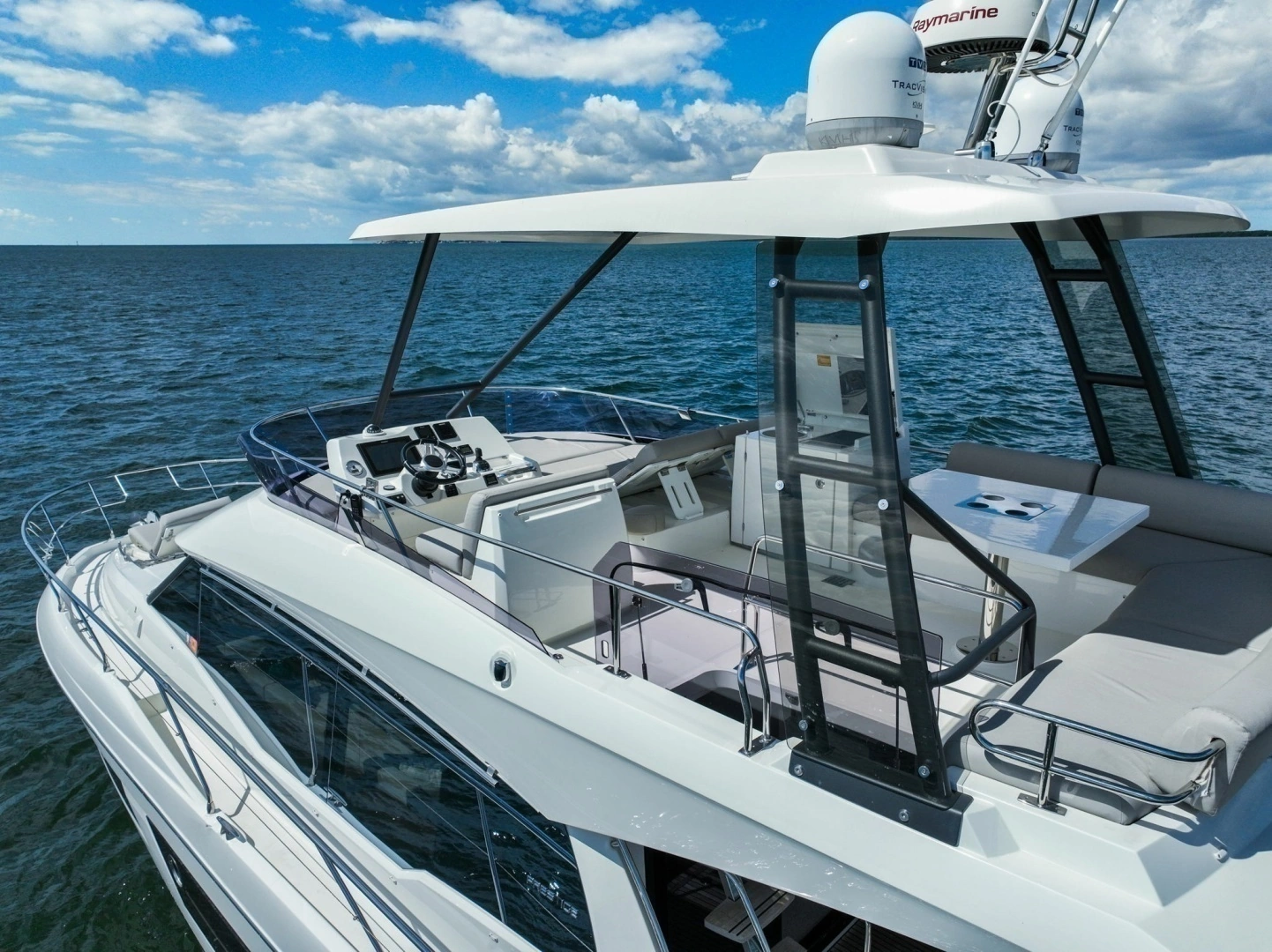 2020 Prestige 460 Flybridge - Image 12