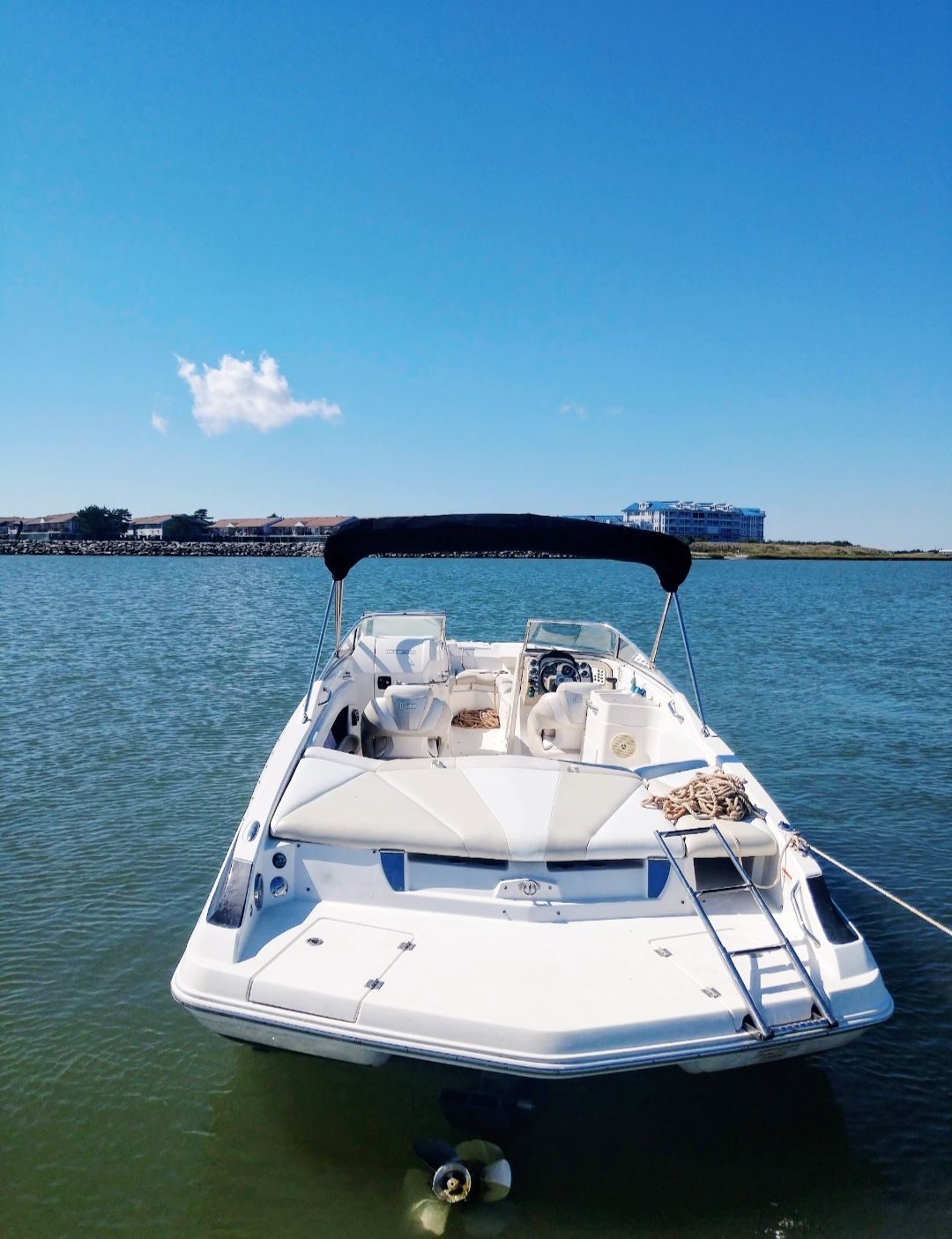 2007 Larsen LXi 268 boat on calm water.