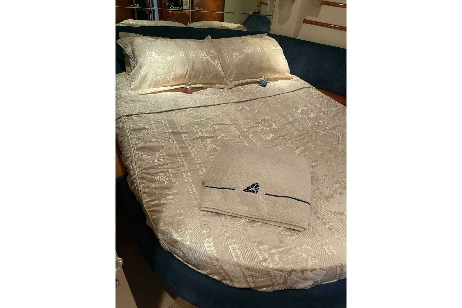2000 Azimut 46 Flybridge MY - Image 3
