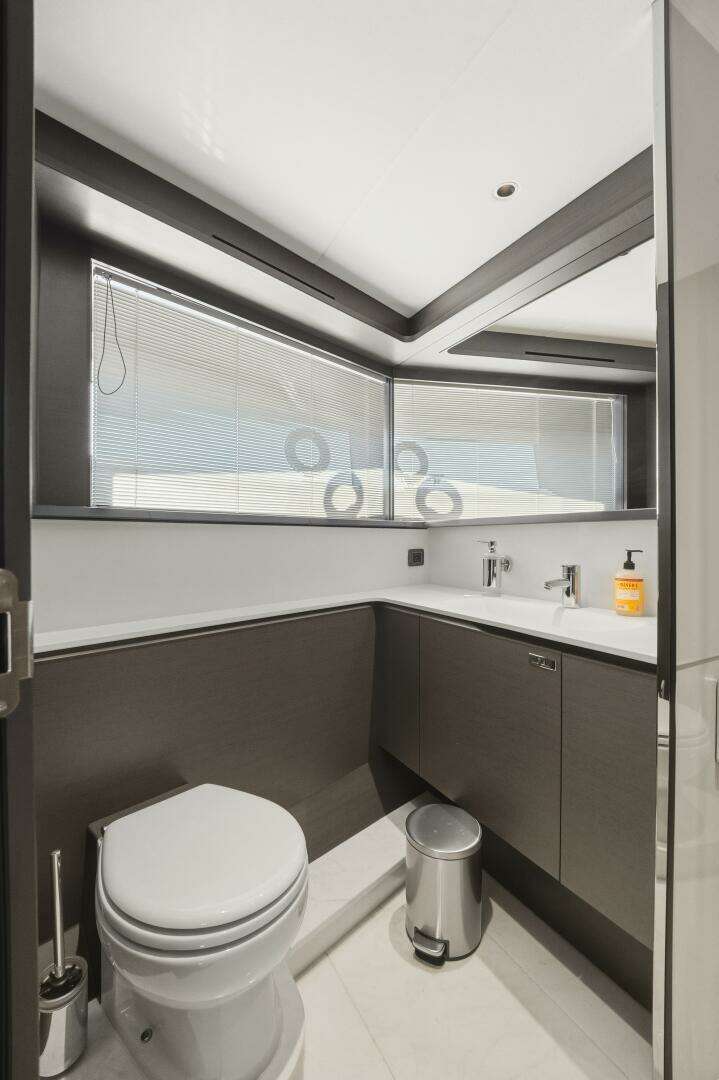 2025 Princess Y95 - Image 53