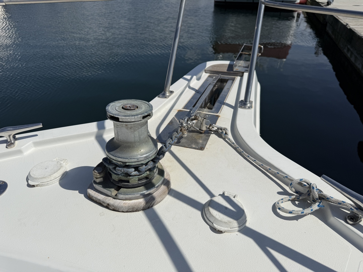 1996 Carver 370 Voyager - Image 19