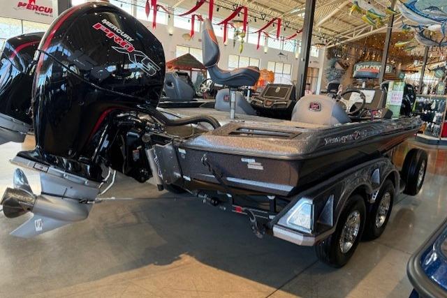 2025 Ranger Z518 Cup-Equipped boat with powerful engine in showroom display.