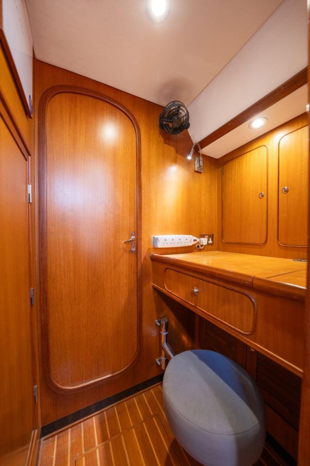 2001 Hylas 54 - 70