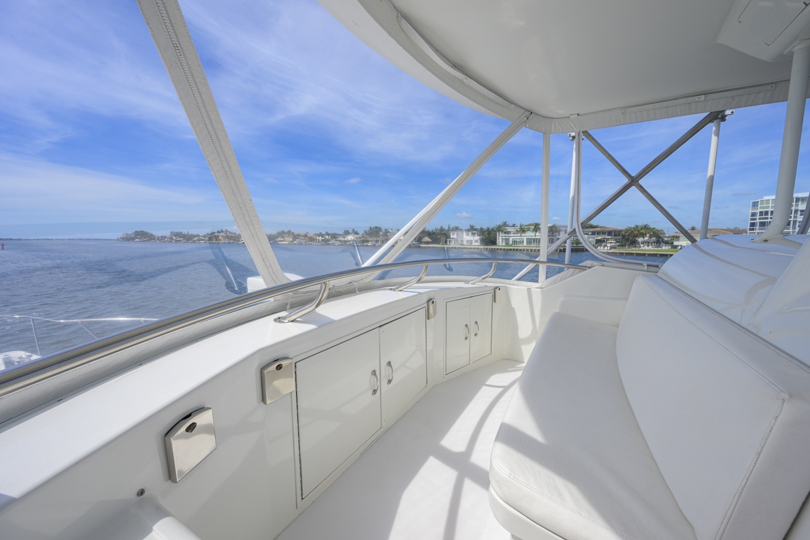 1992 Hatteras 46 Convertible - Image 15