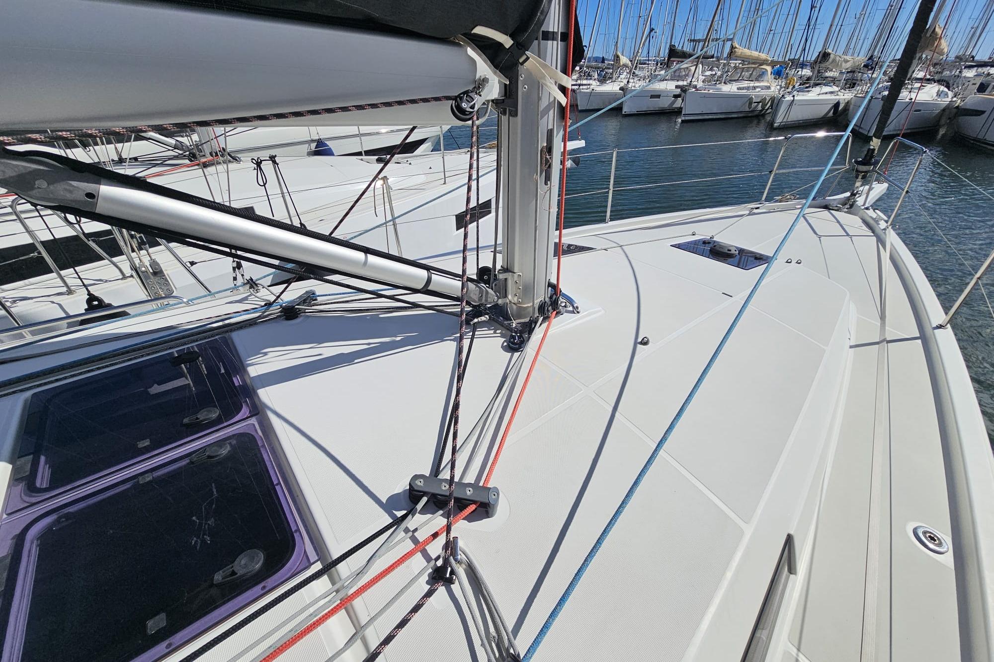 SUN ODYSSEY 410 chez EURO-VOILES